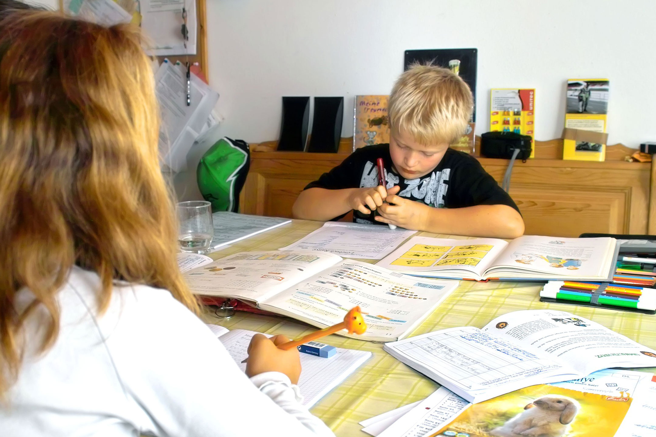 girl-boy-homework2160