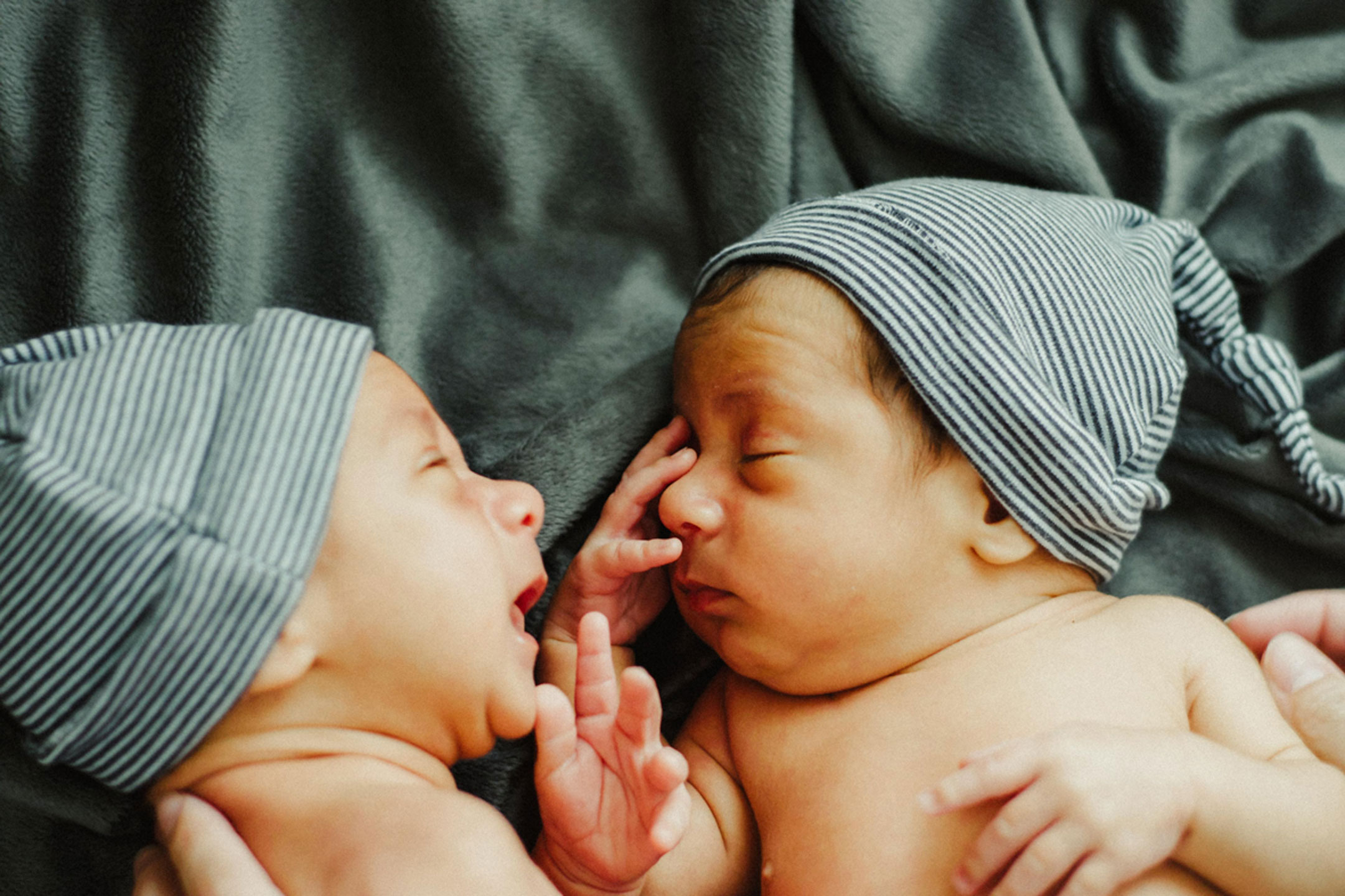twin-newborns-rose-elena1440