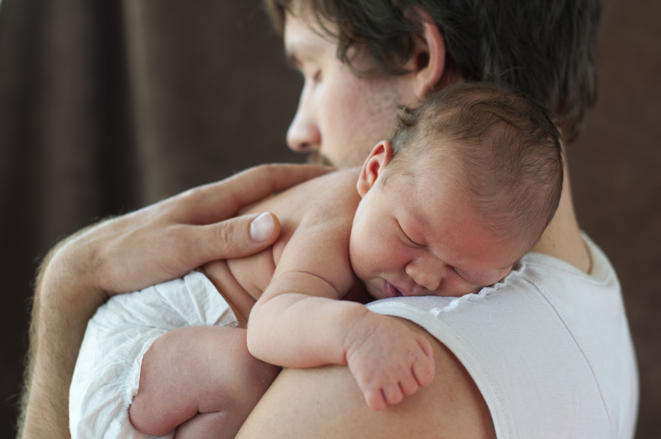 Dad-Newborn-myths-about-depression1440