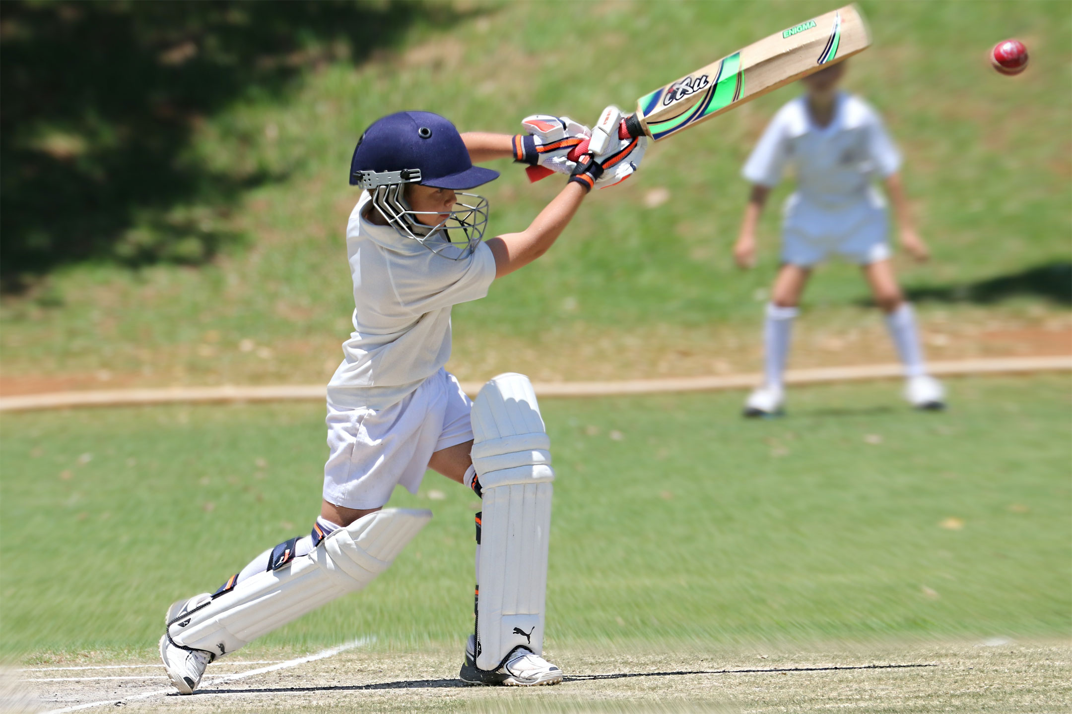 boy-holding-cricket-bat2160