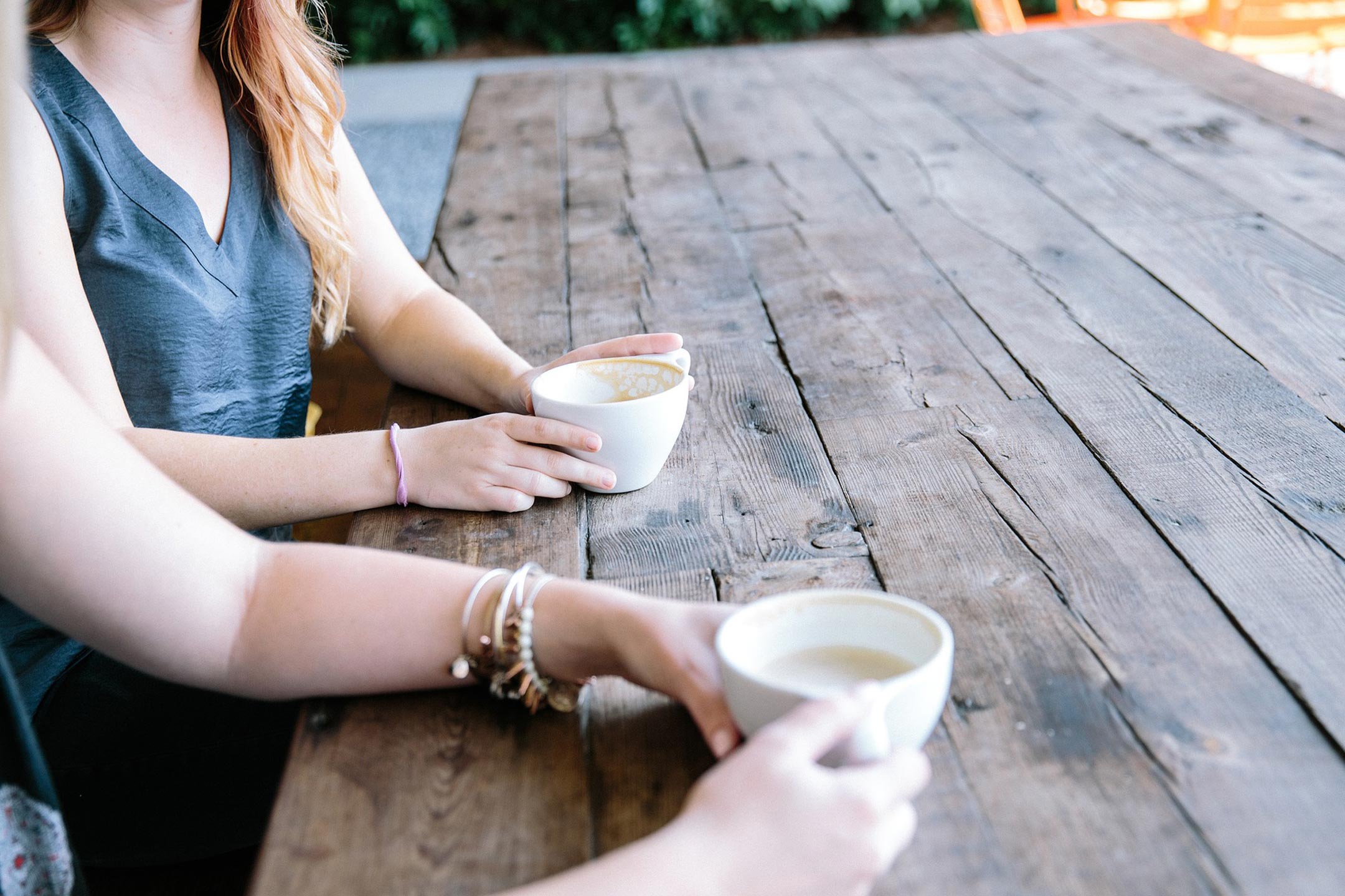 two-women-coffee2160
