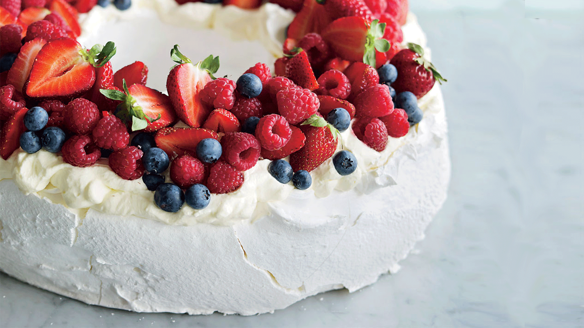 Pavlova Wreath