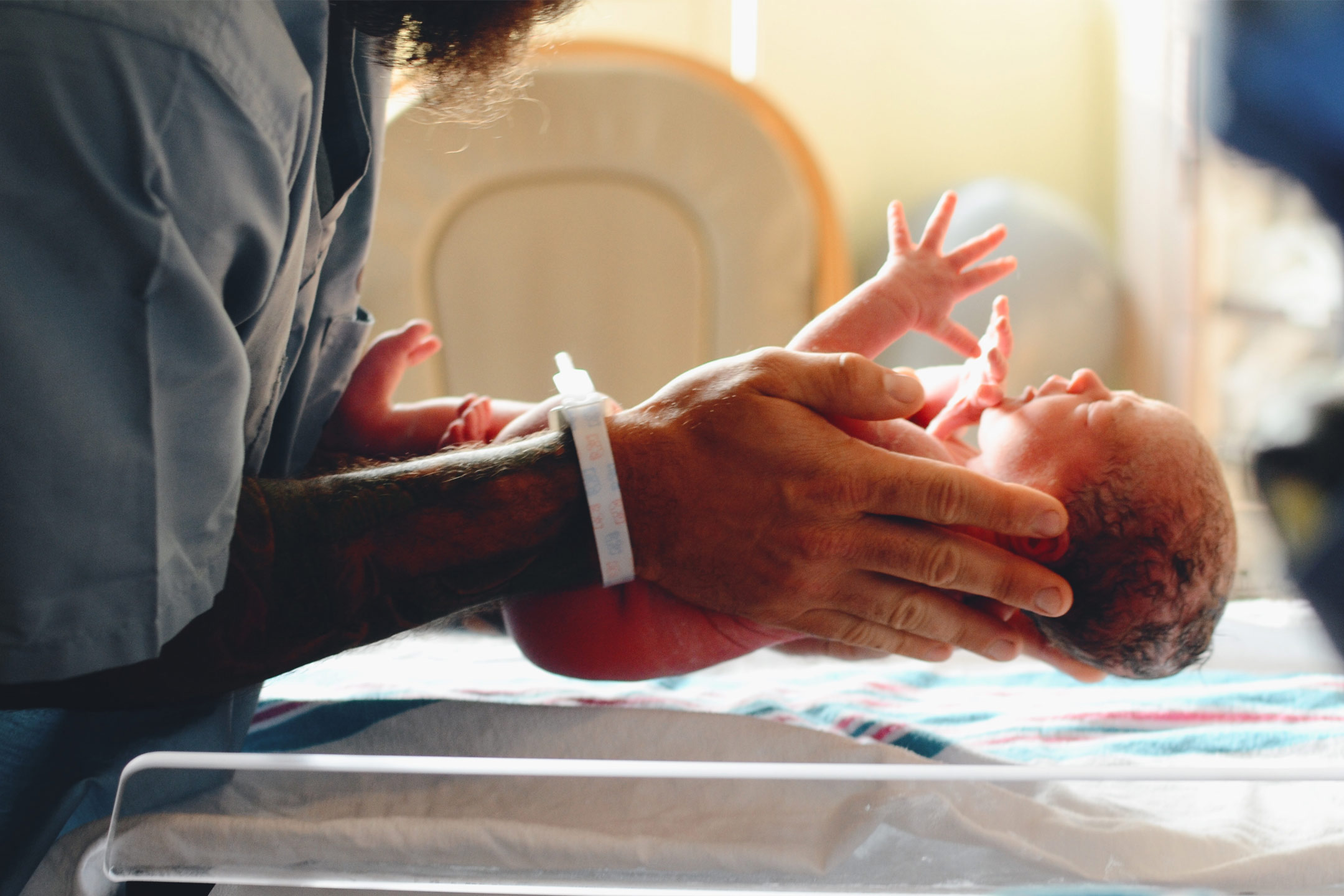newborn-weighing-calm-birth2160