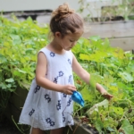 kids-gardening-chores2160