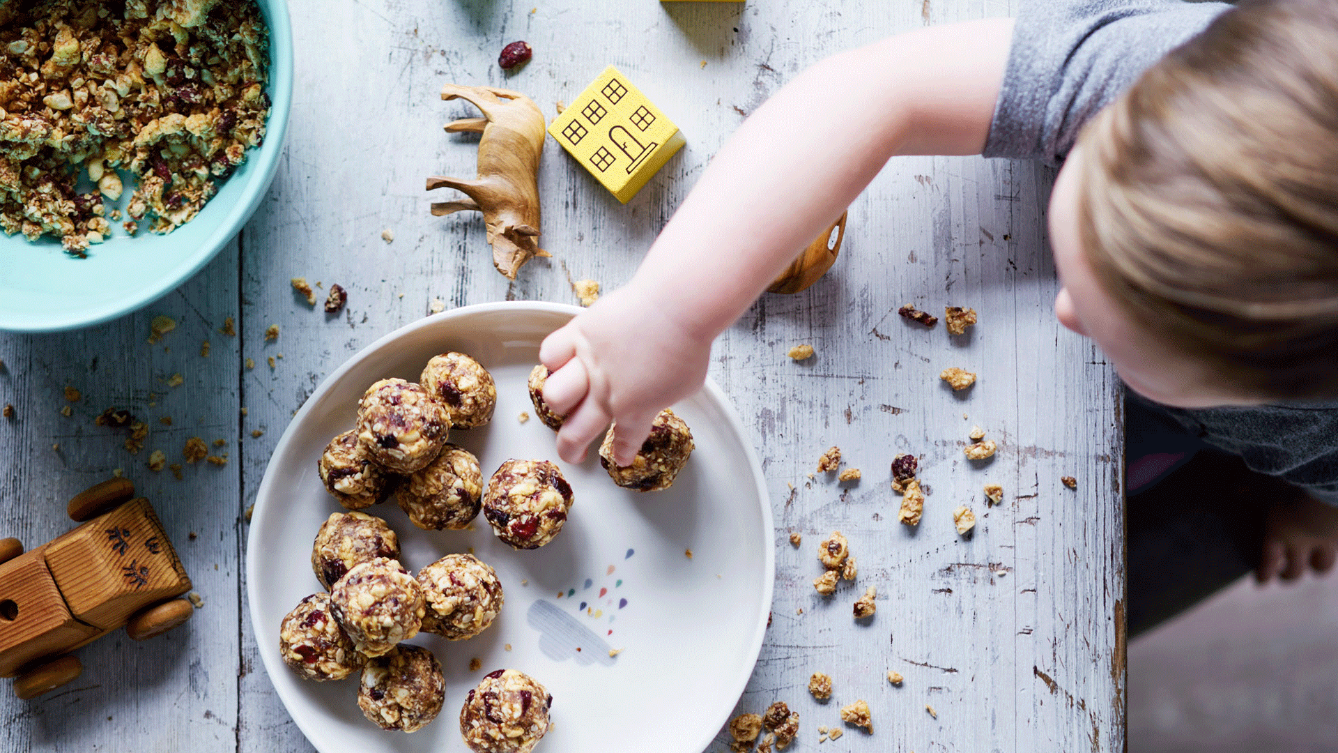 Oatmeal Snack Balls For Babies + Toddlers