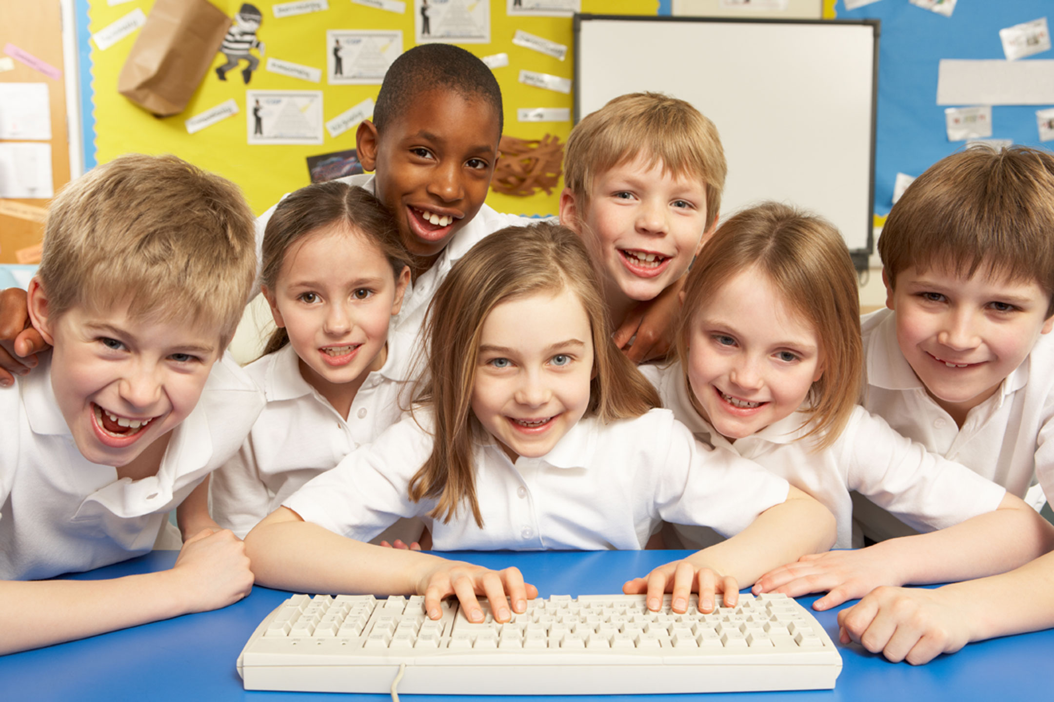 happy-uniformed-school-kids1440