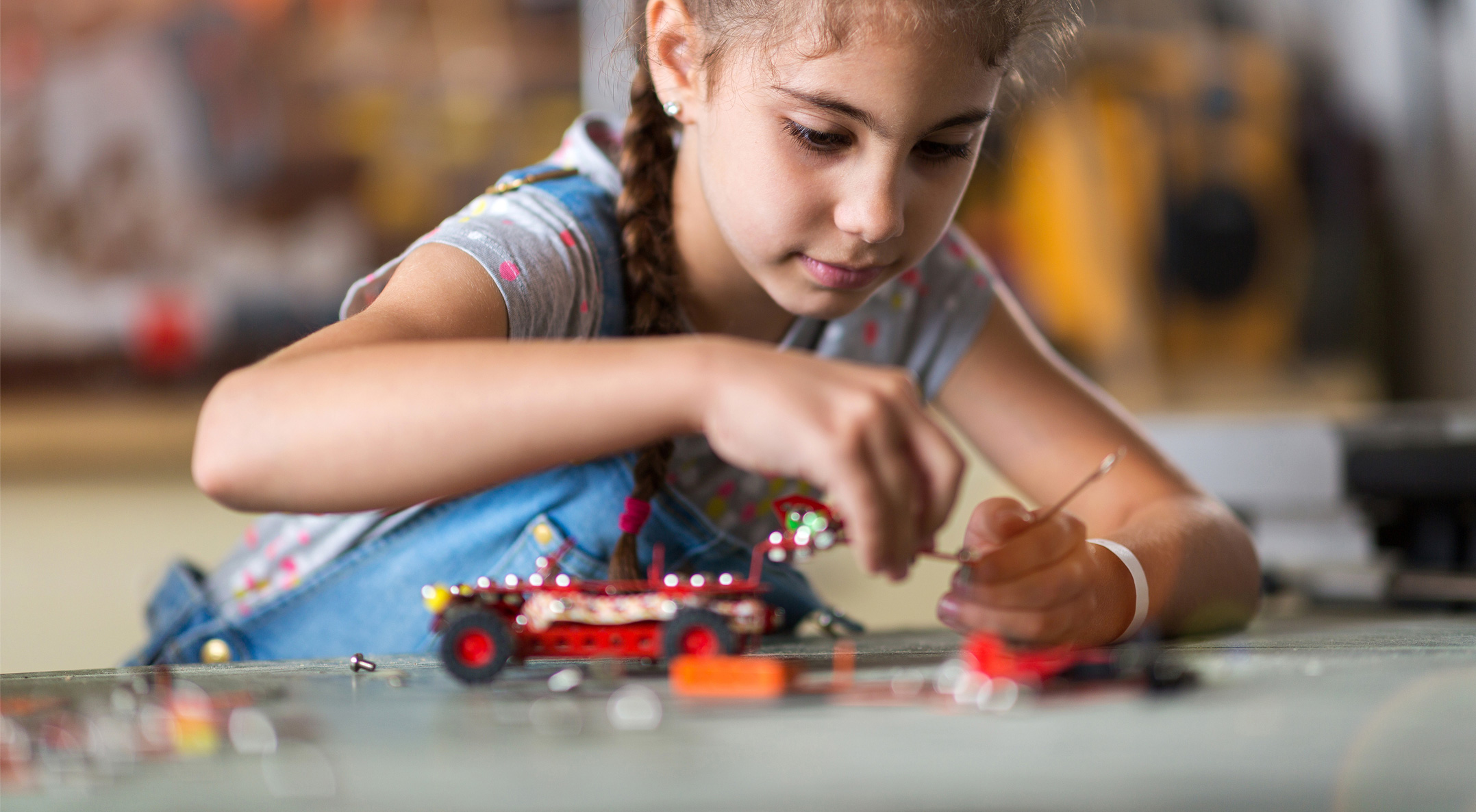 small-girl-with-robot-2160