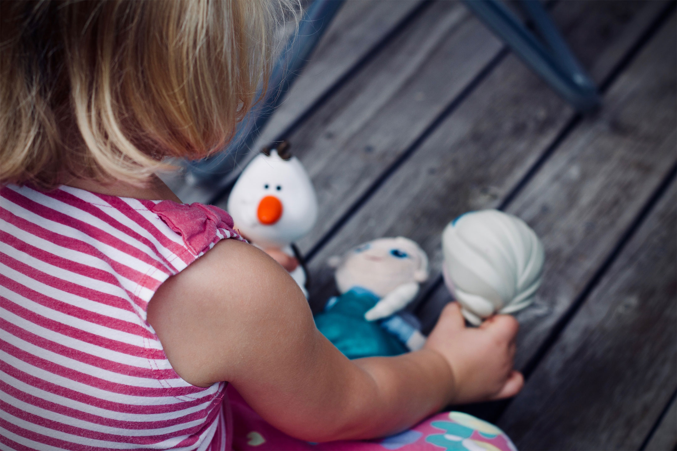 girl-frozen-toys2160