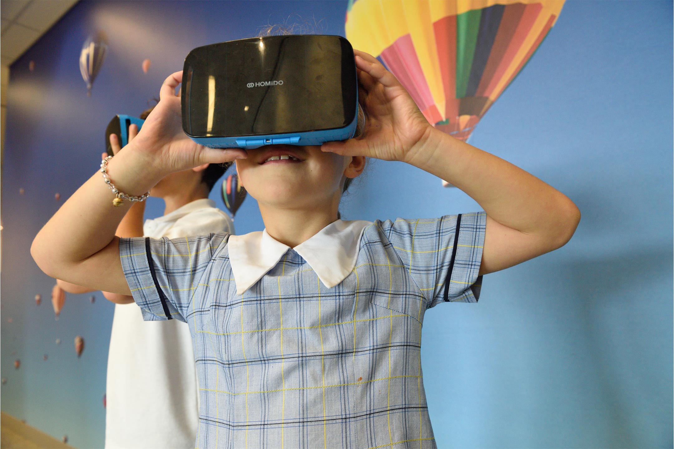 STEM-girl-virtual-reality2160