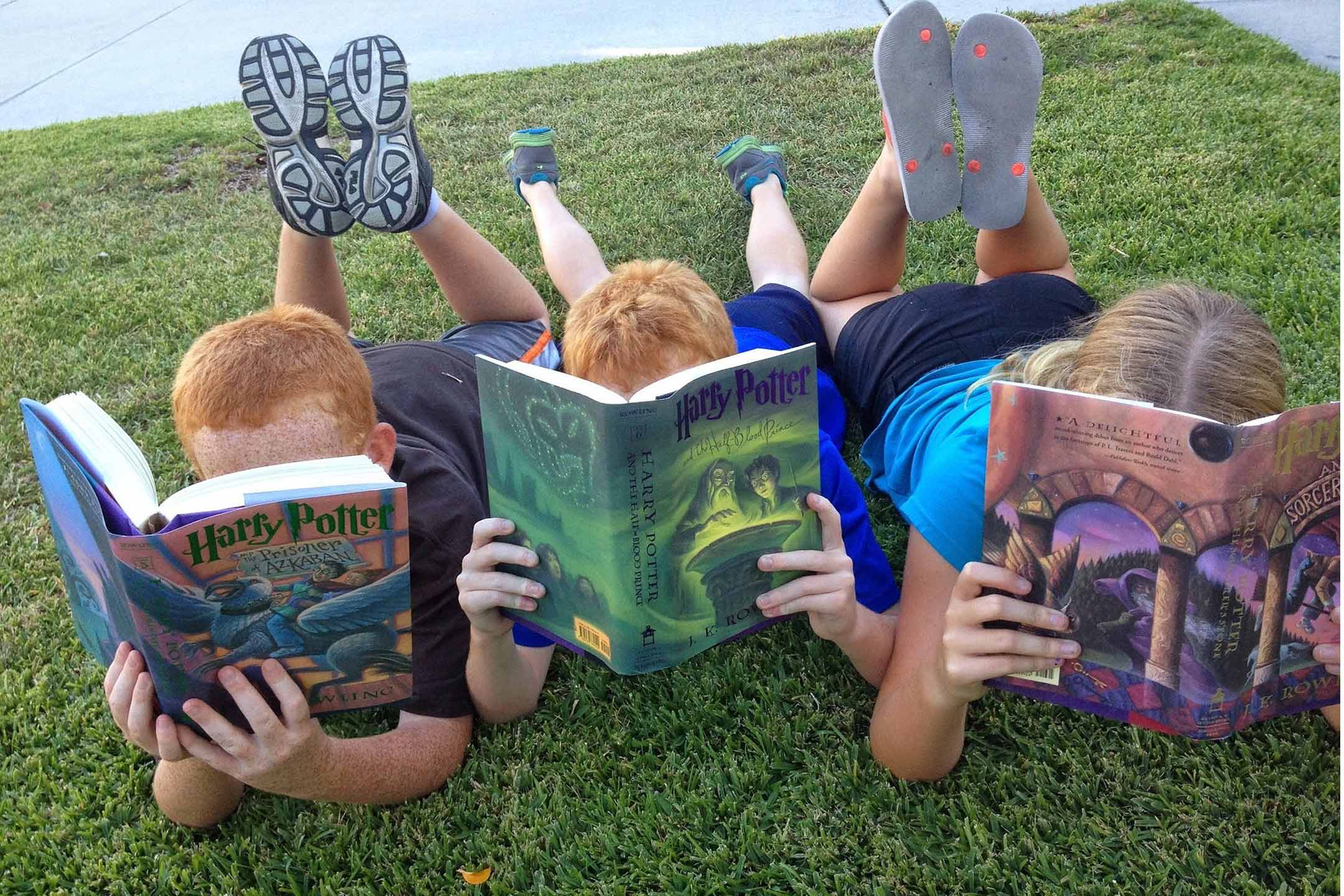 kids-reading-harry-potter2160