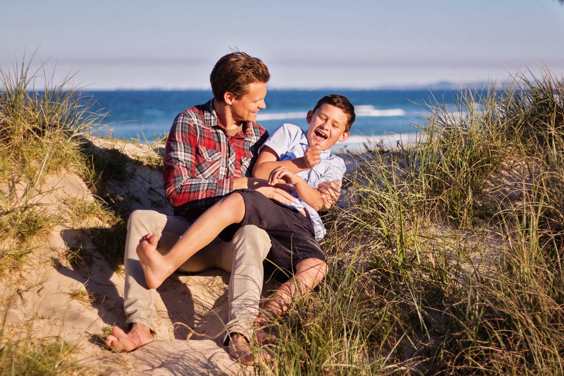 man-son-play-beach2160
