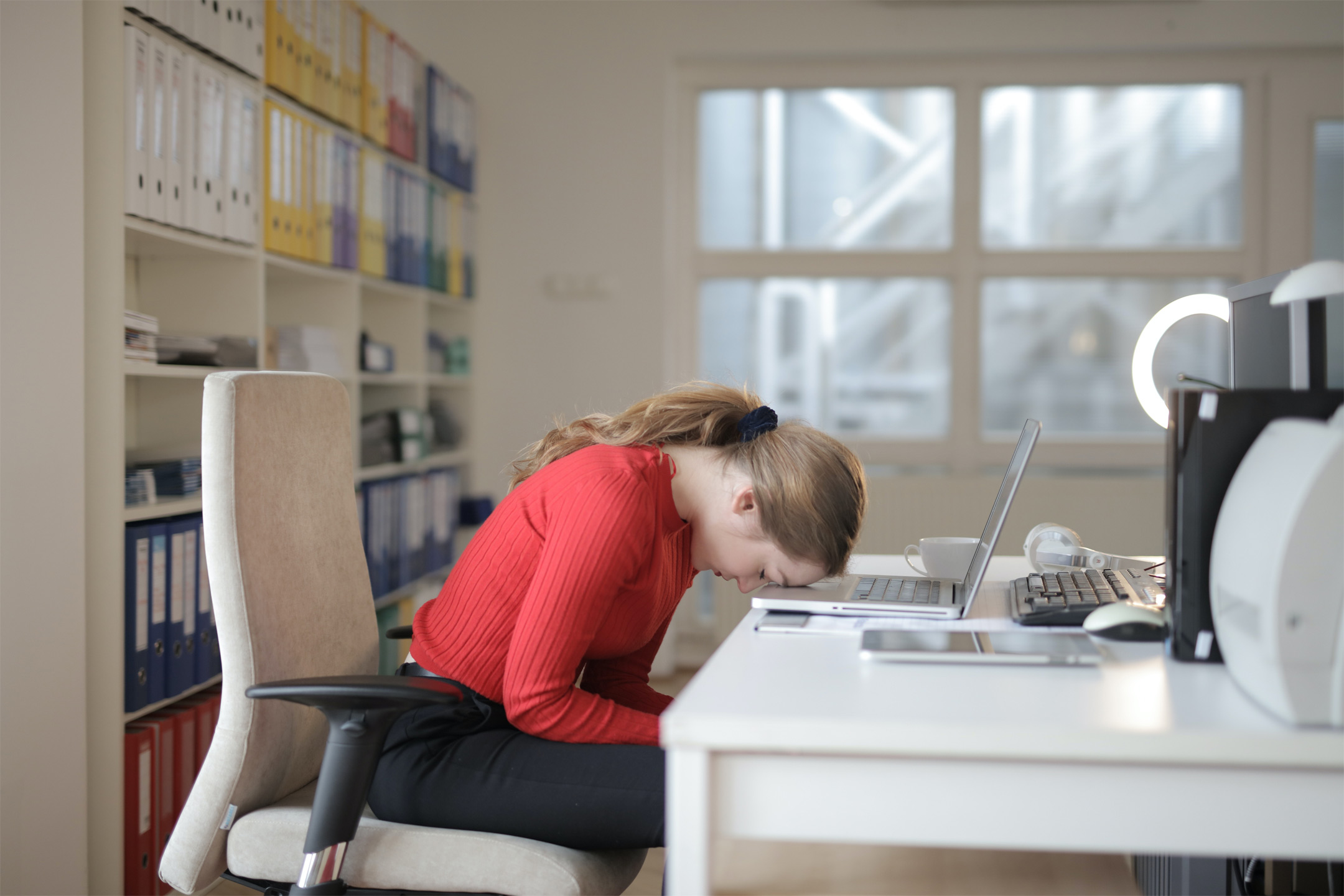 woman-tired-laptop2160