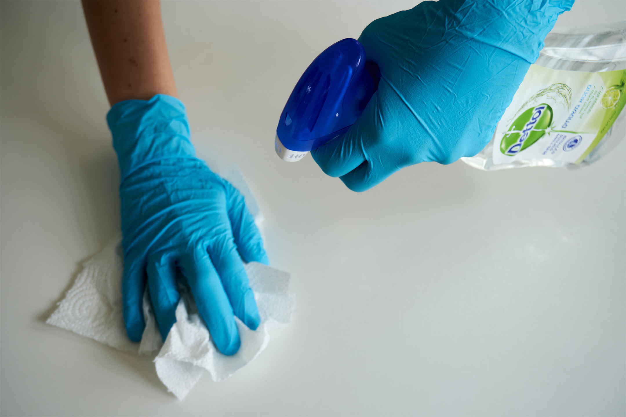 blue-gloves-cleaning-dettol2160