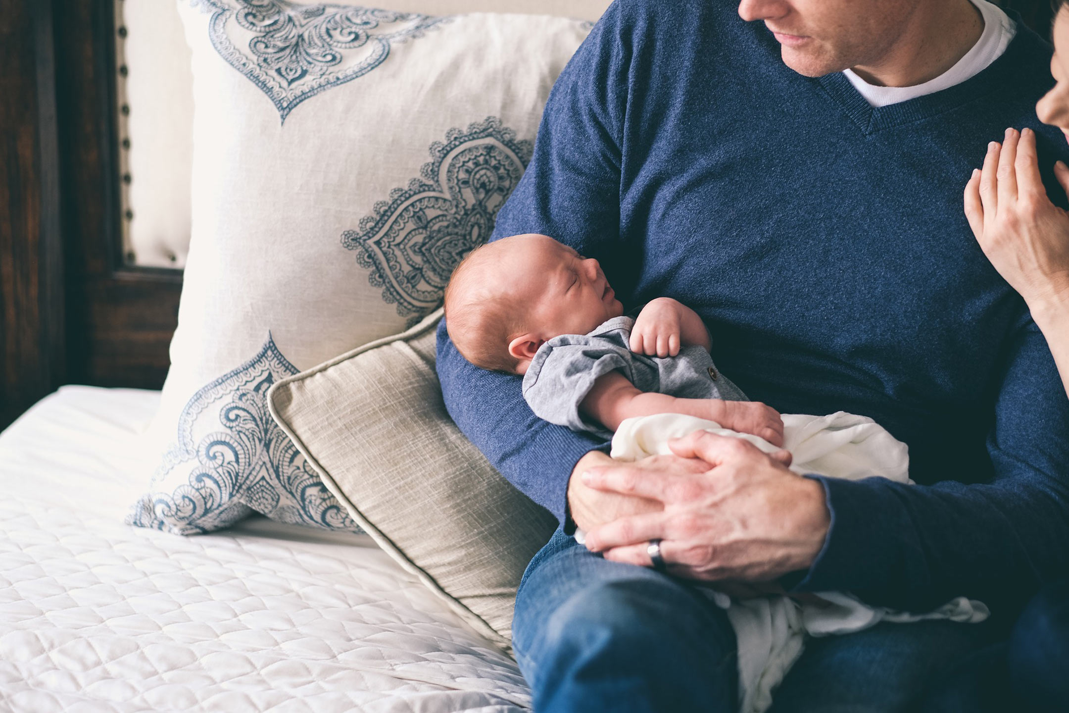 new-dad-cradling-baby2160