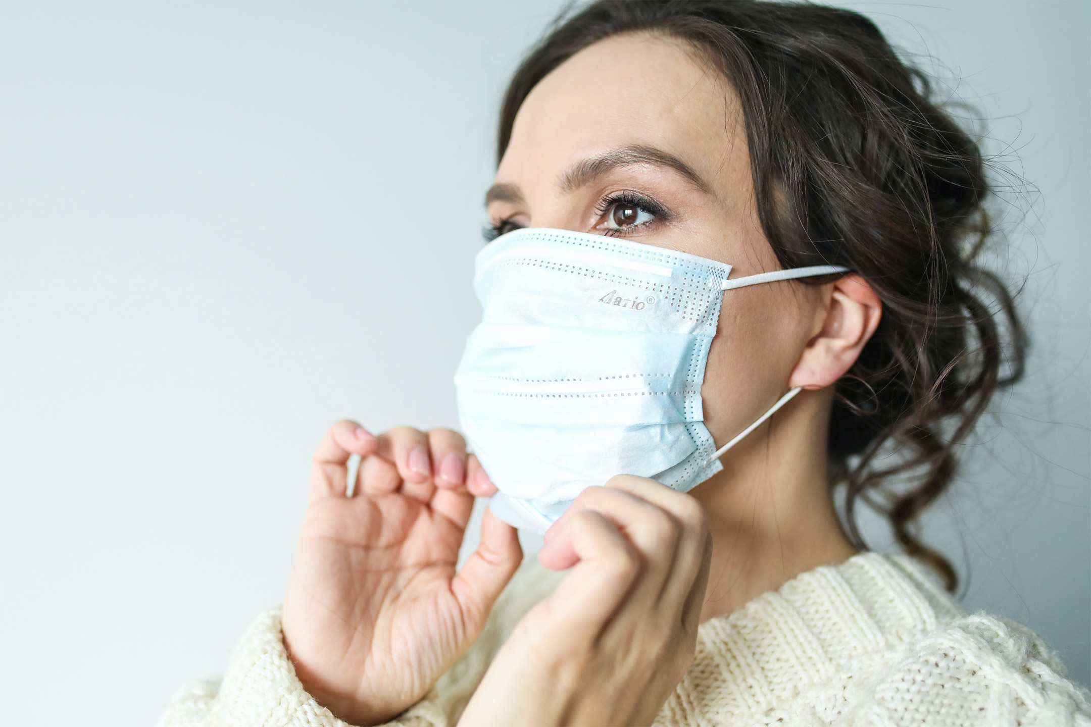 woman-white-face-mask2160