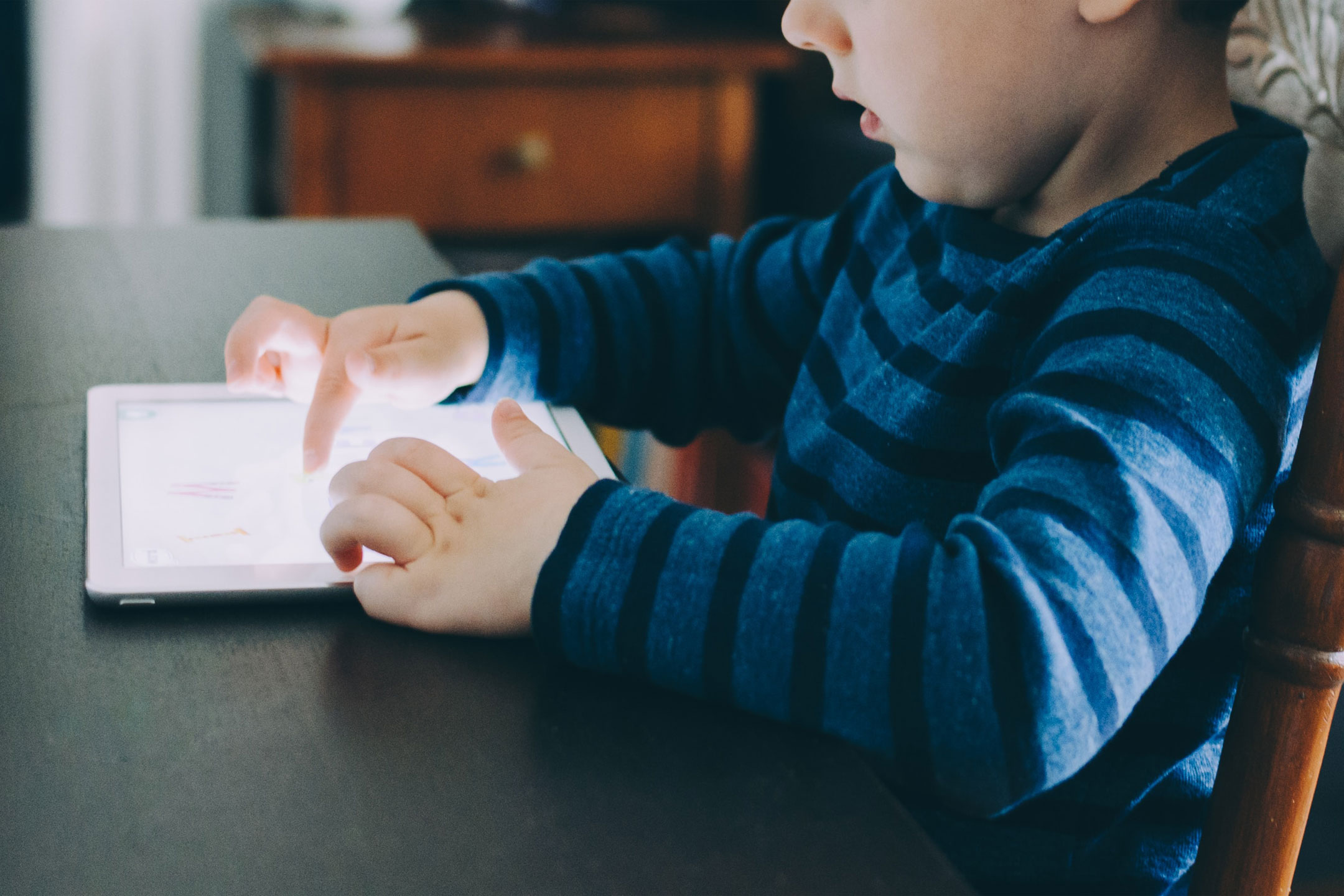 young-boy-ipad2160