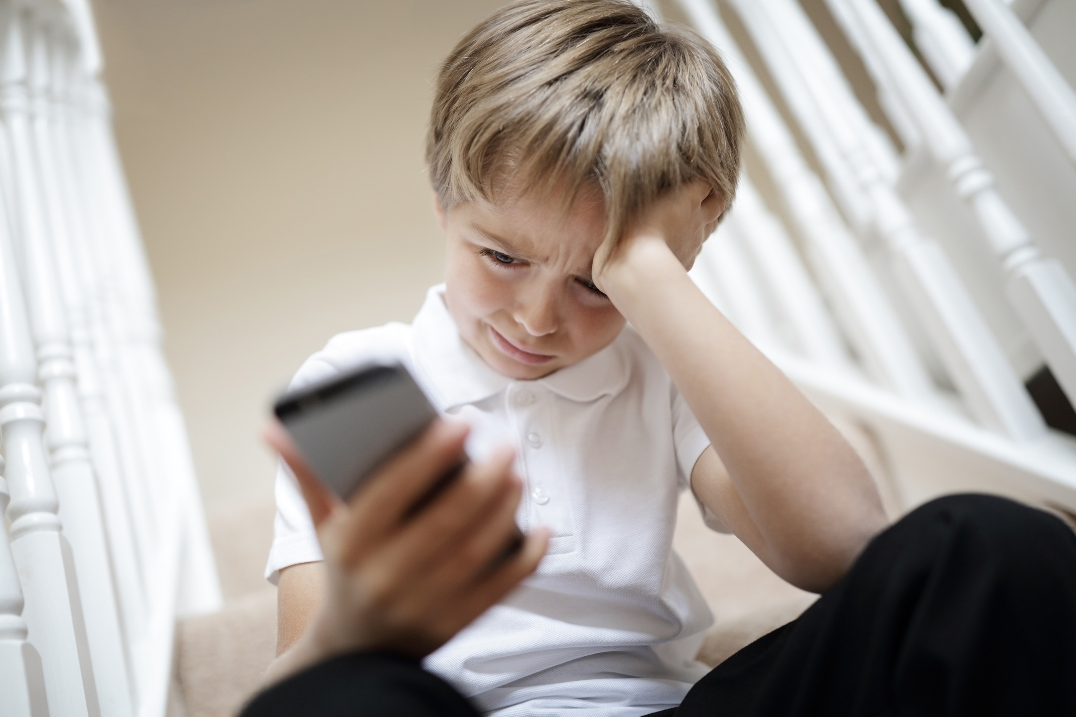 cyber-bullying-iphone2160
