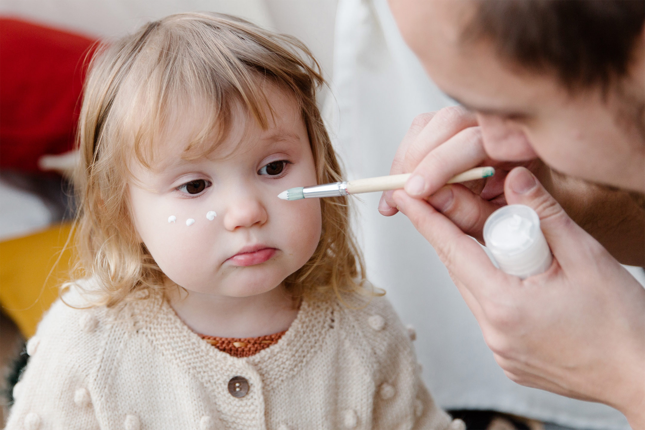 father-facepainting-daughter2160