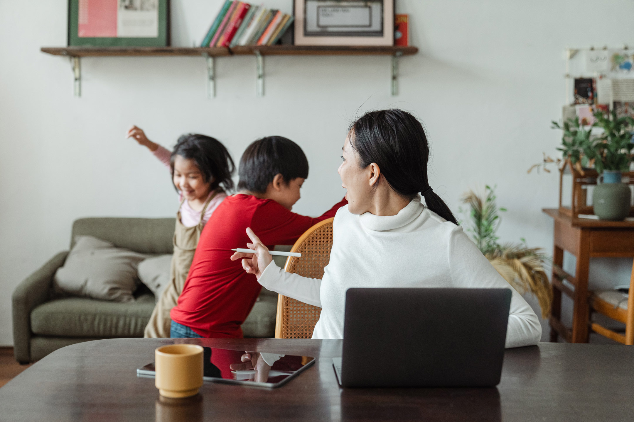 working-mum-home-active-kids2160