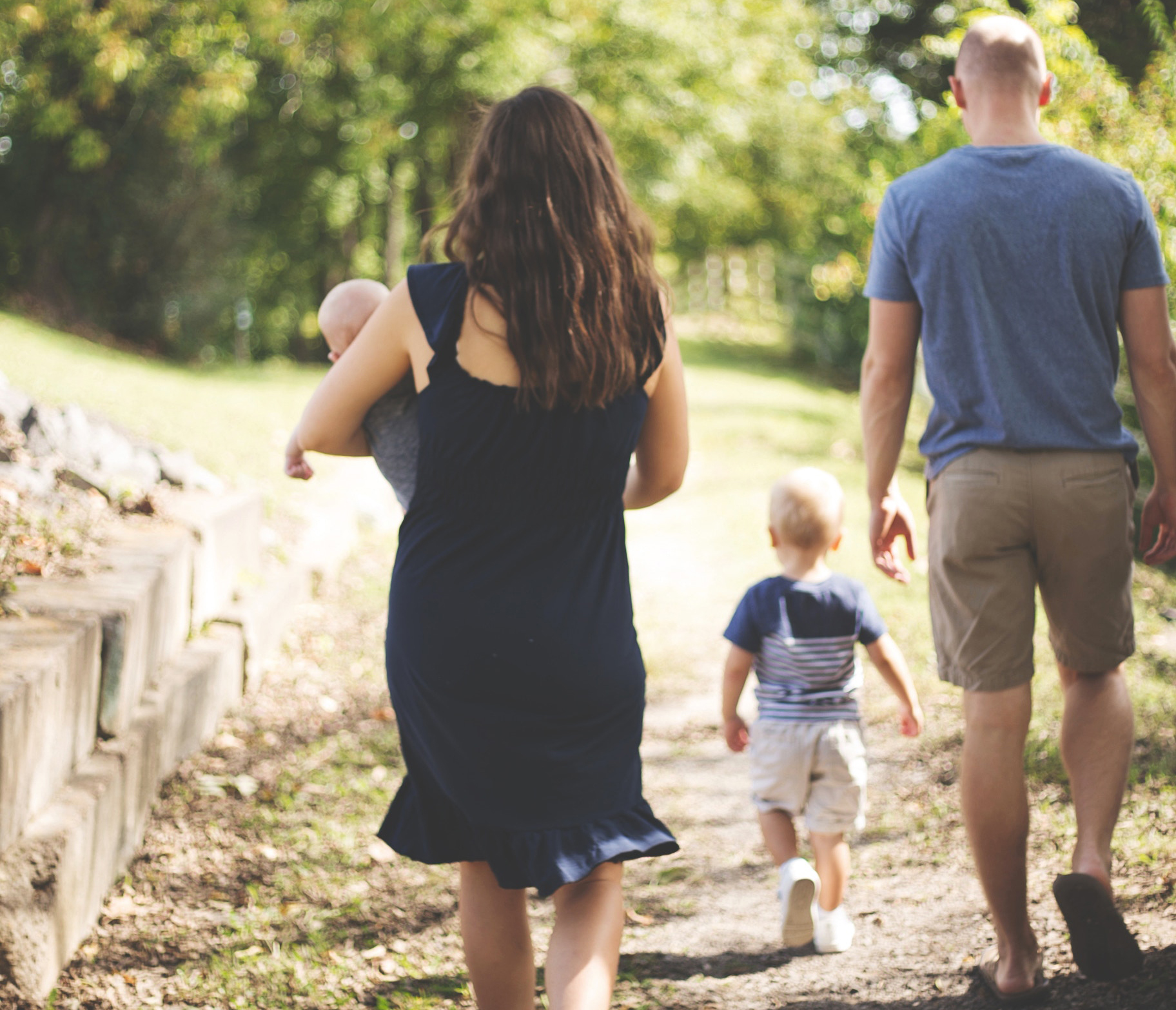 Parents-littlies walking-crop