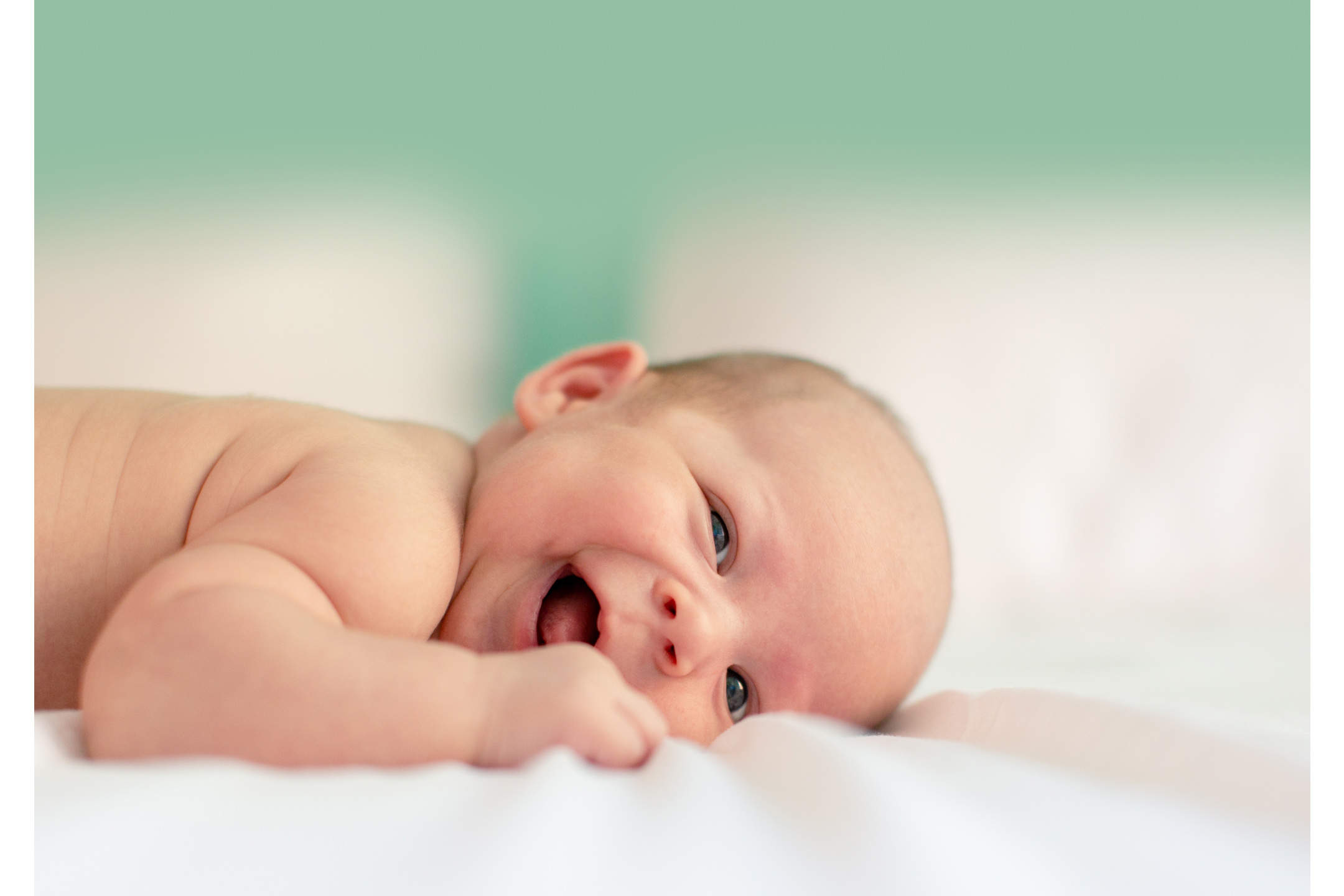 happy-smiling-lying-flat-baby2160