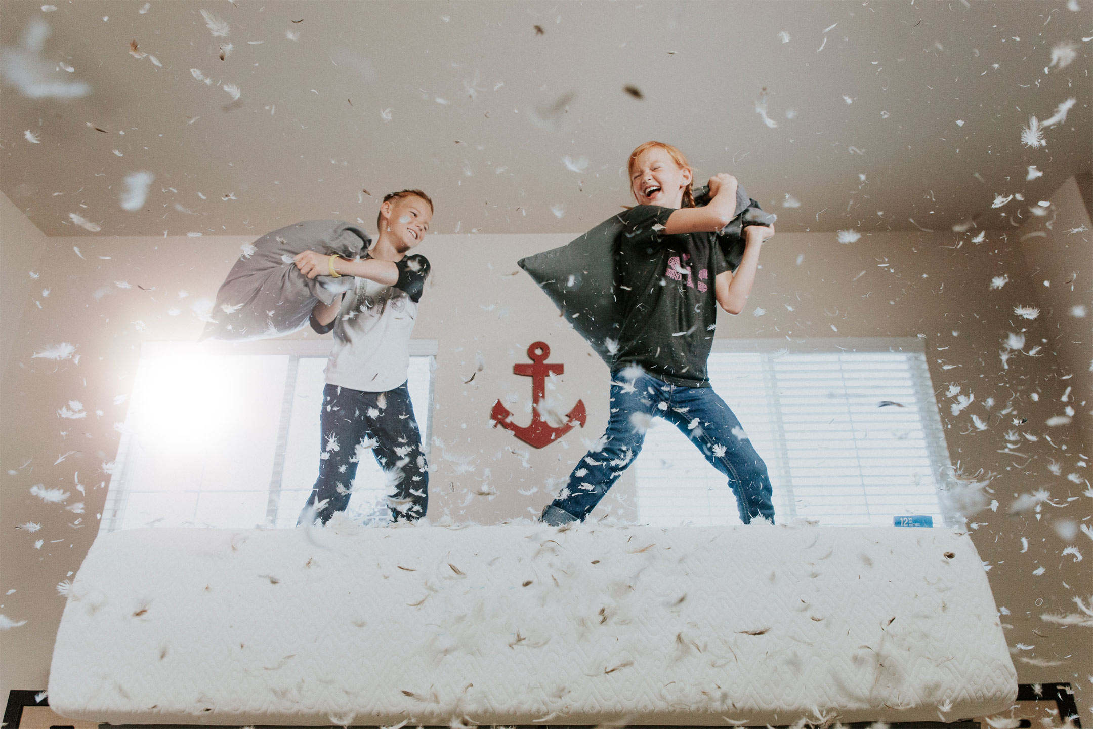kids-pillow-fight-school-holidays2160
