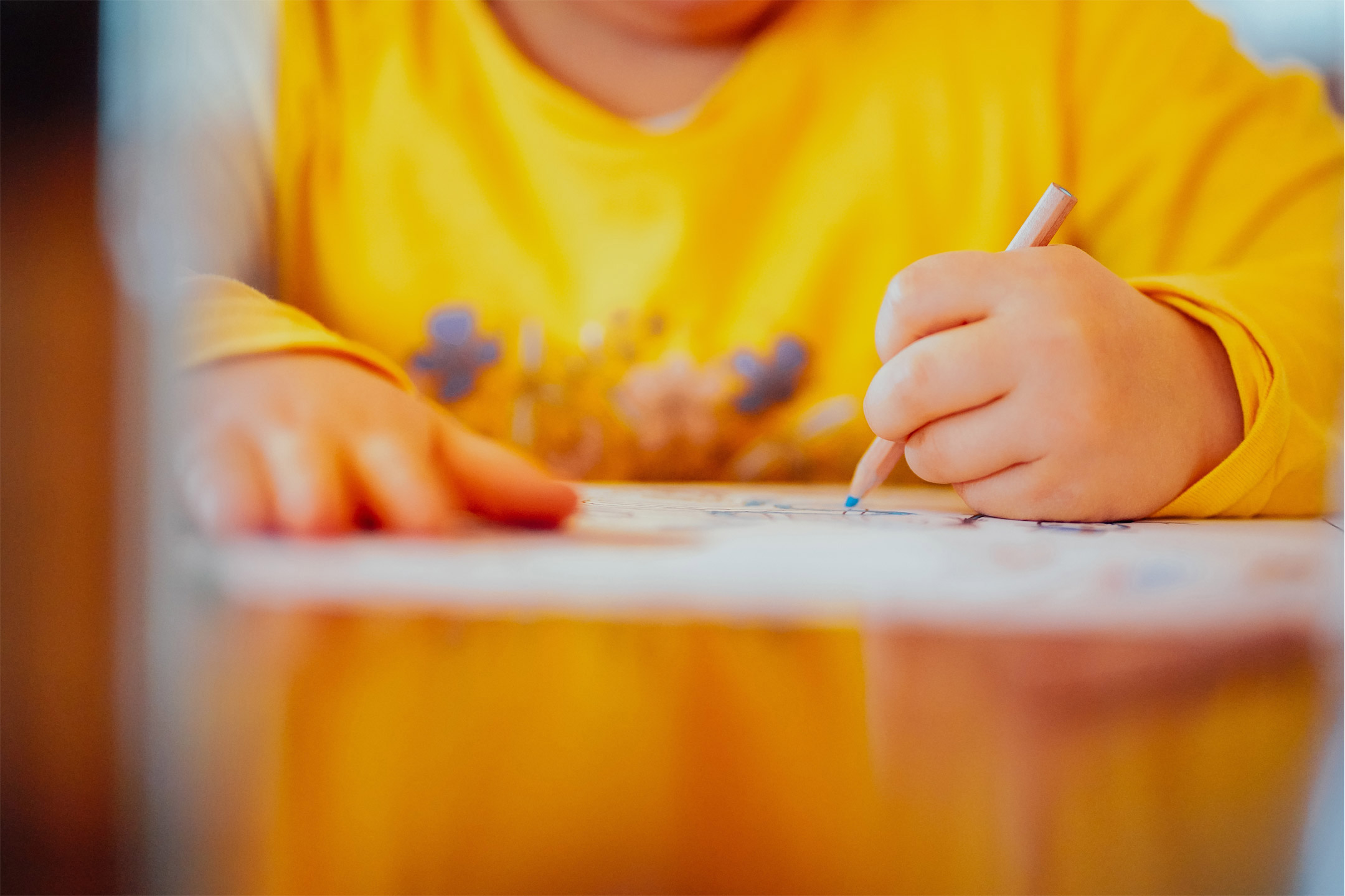 child-left-hand-drawing2160