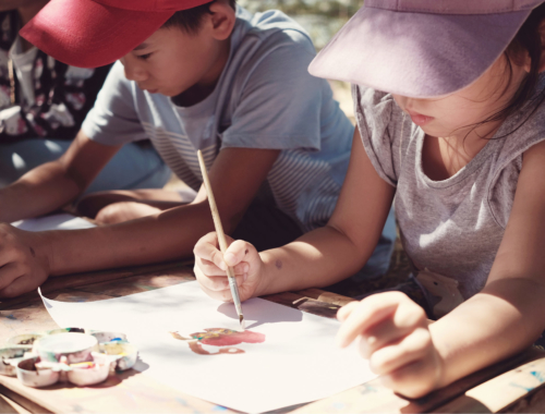 kids-painting-outdoors2160