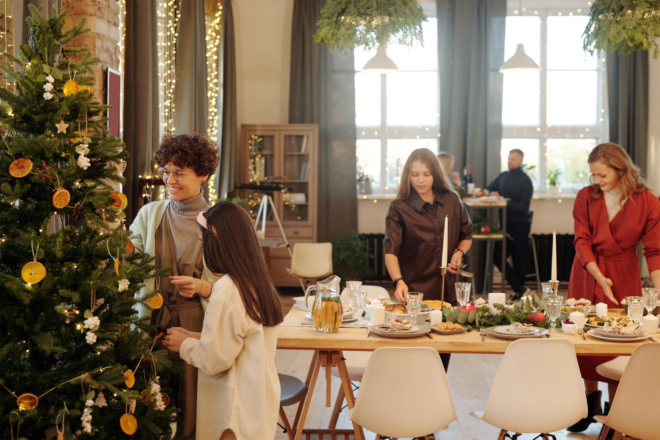 christmas-dinner-family-gathering2160