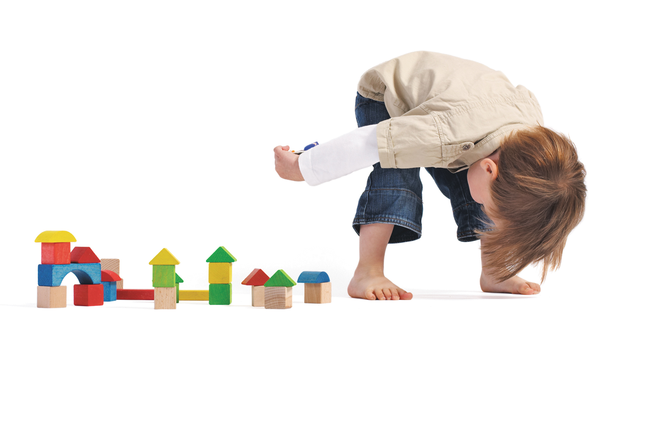 kid-with-building-blocks2160