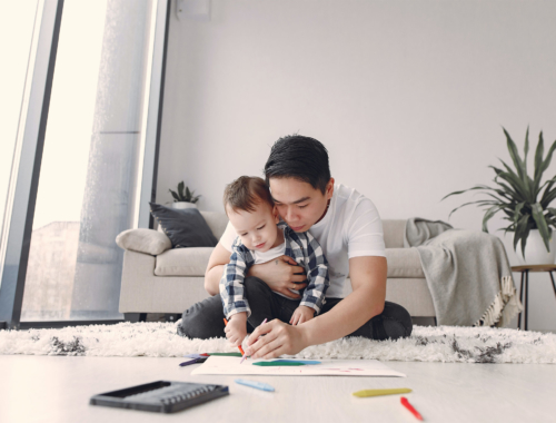 asian-dad-with-toddler-drawing2160