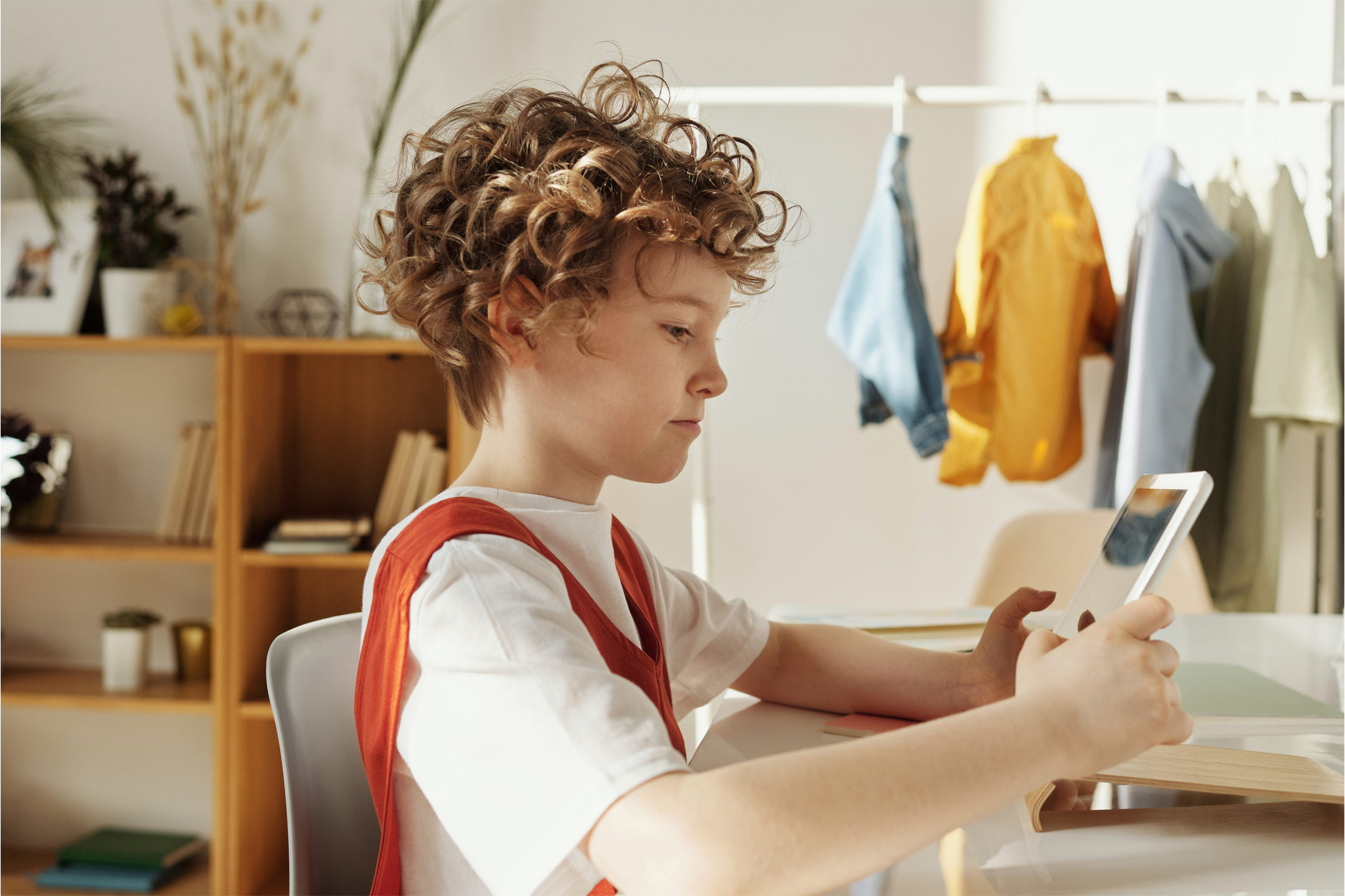 homeschooling-boy-on-phone2160
