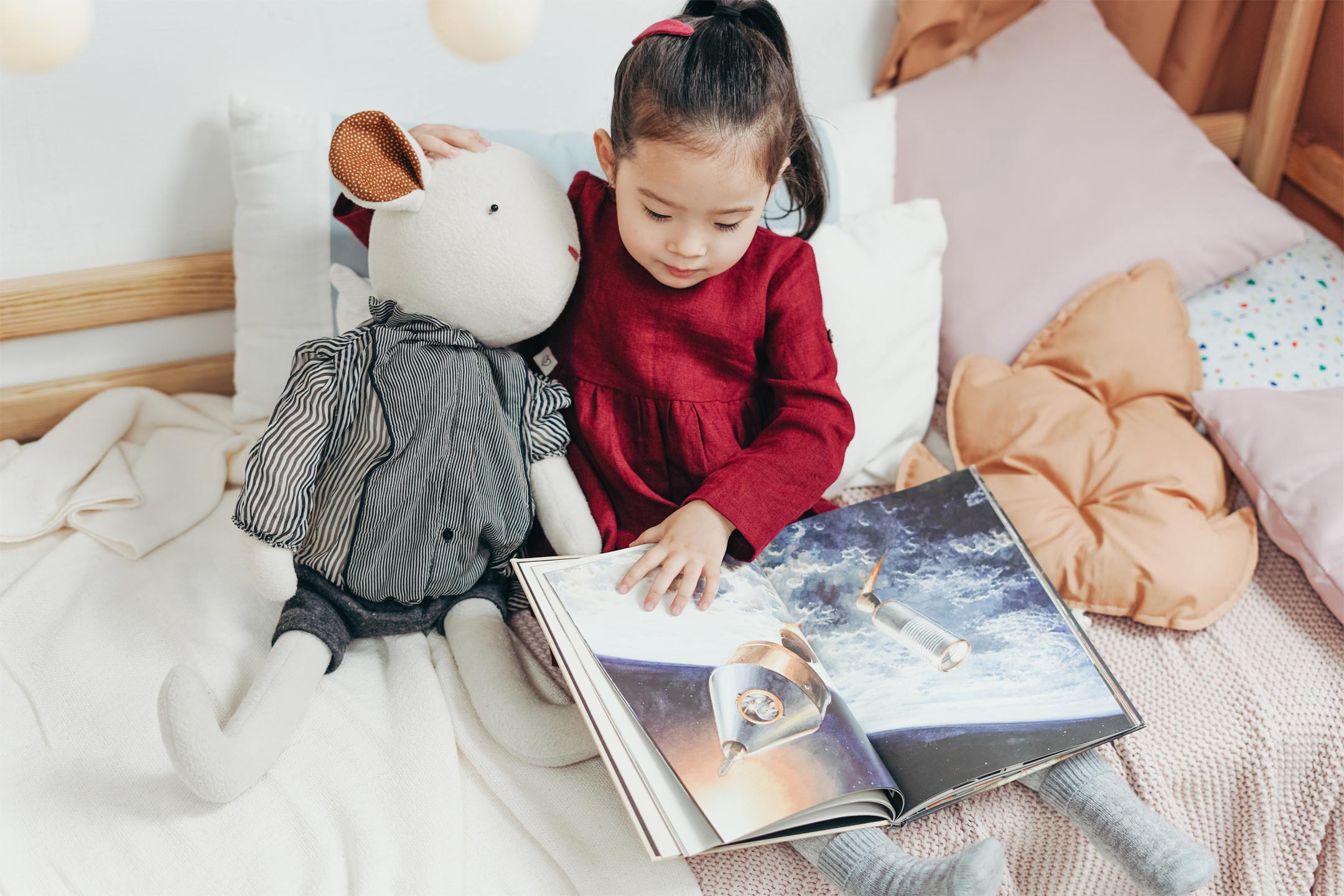 toddler-reading-to-toy2160