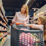 mother-daughter-grocery-shopping2160