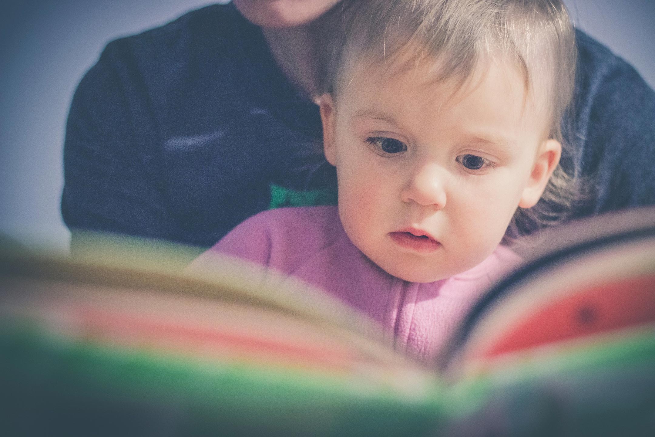 baby-parent-reading2160