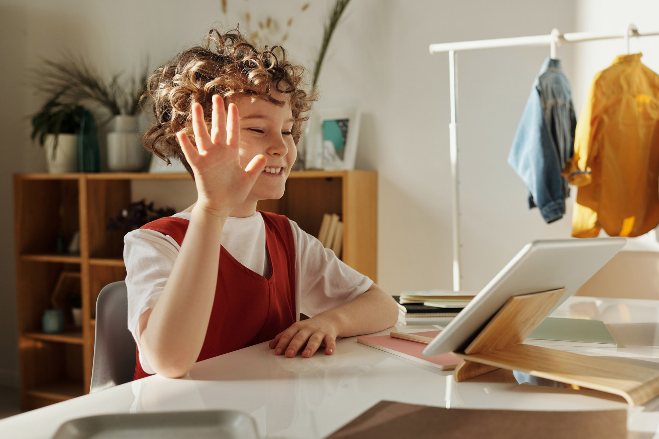 child-smiling-waving-while-using-tablet2160