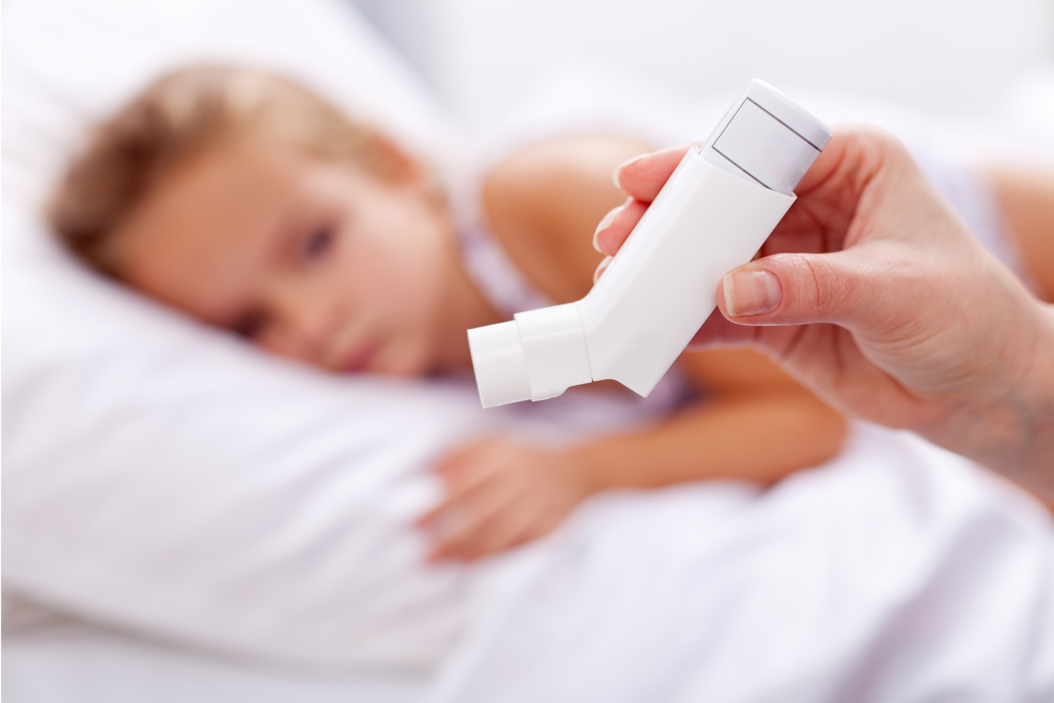 child-with-puffer-medication2160