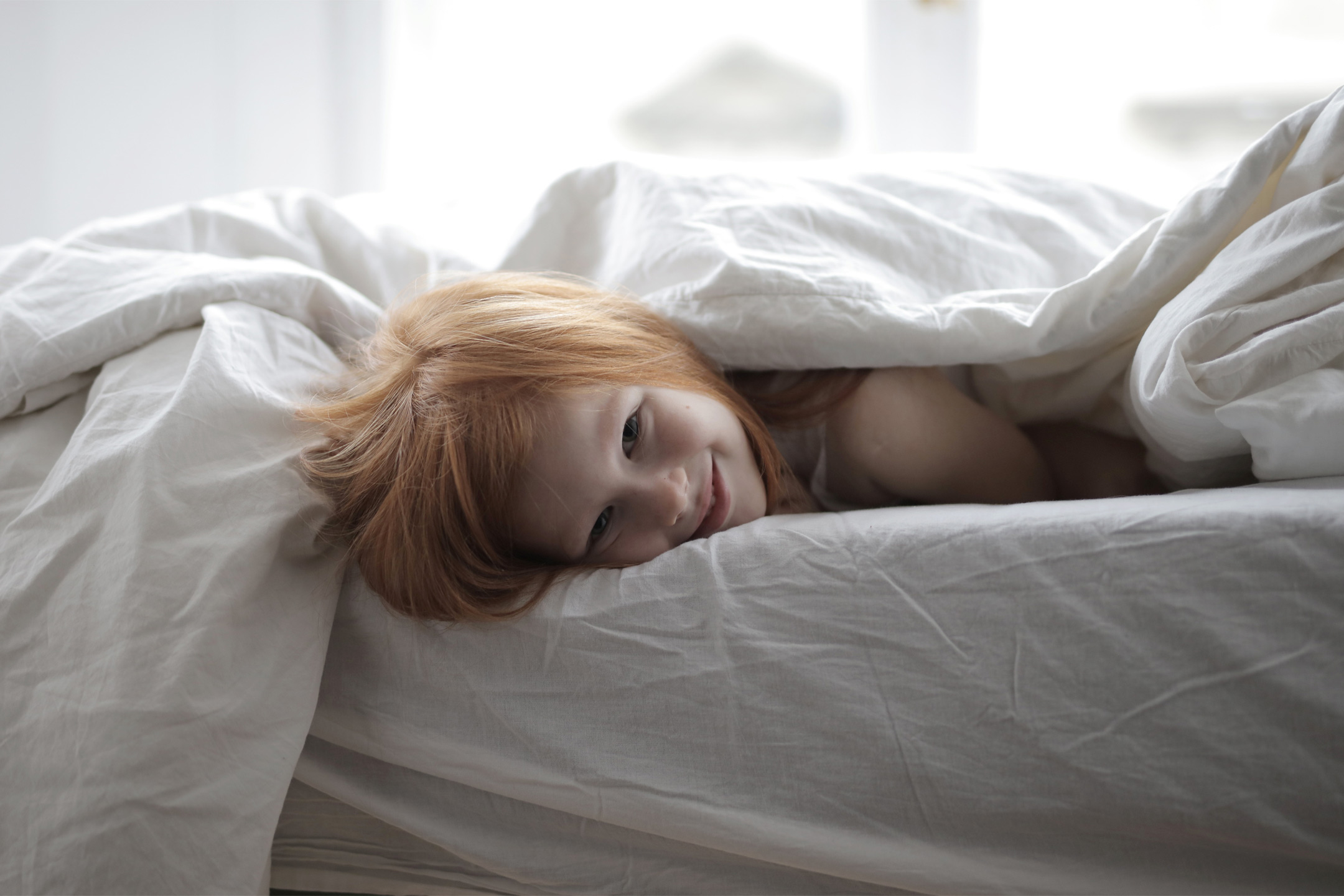 girl-lying-in-bed-white-linen2160