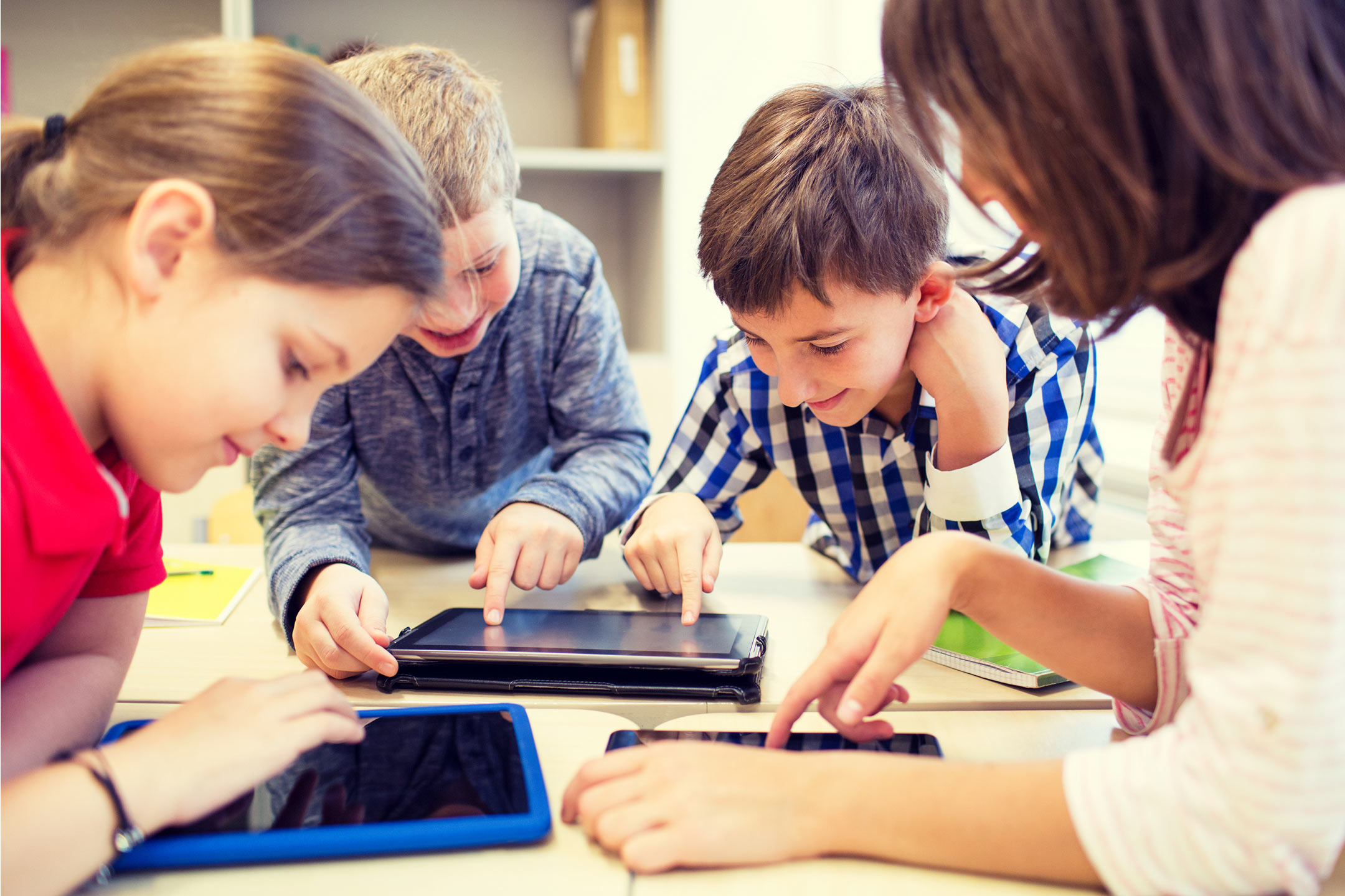 kids-at-school-on-tablets2160