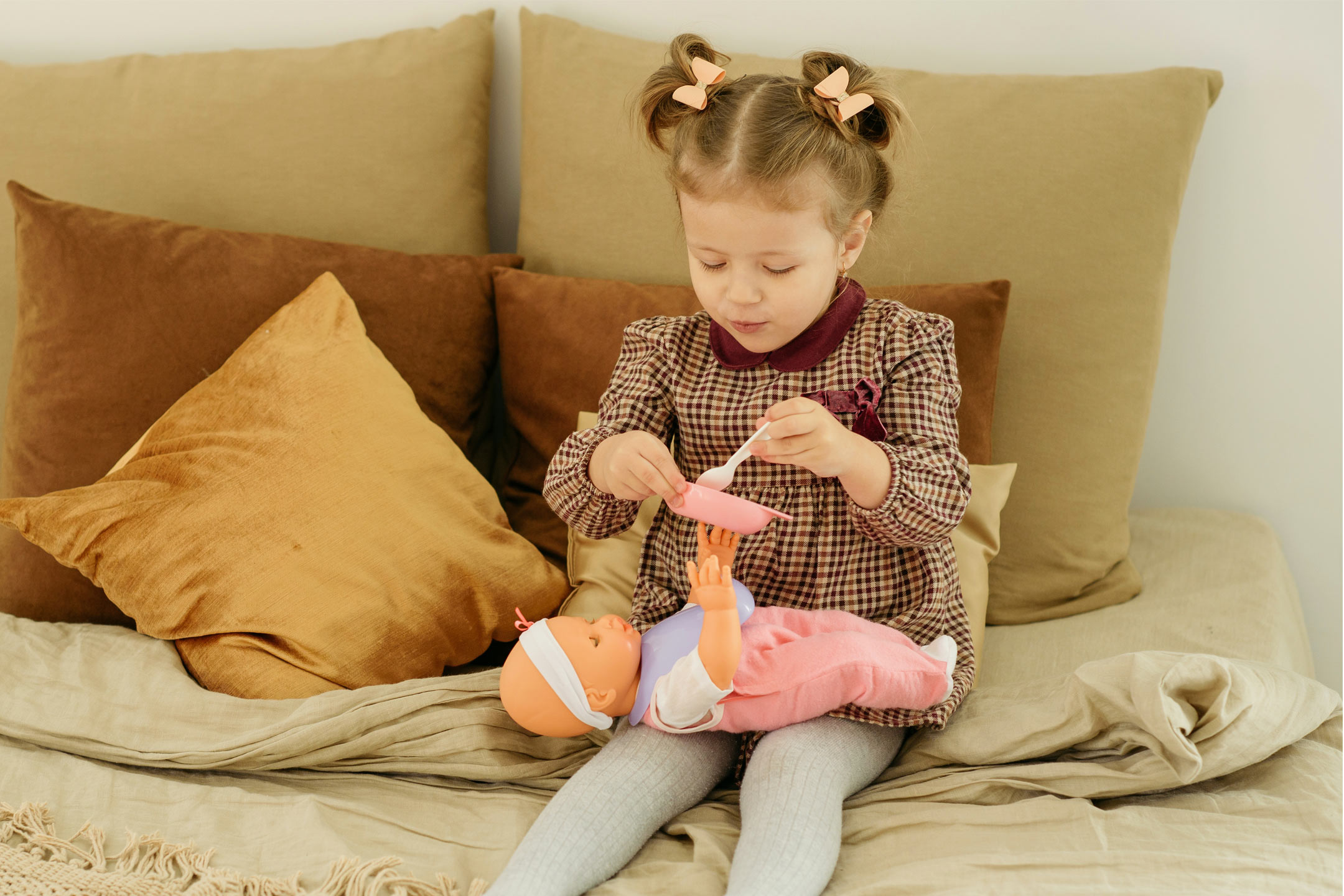 little-girl-feeding-doll2160
