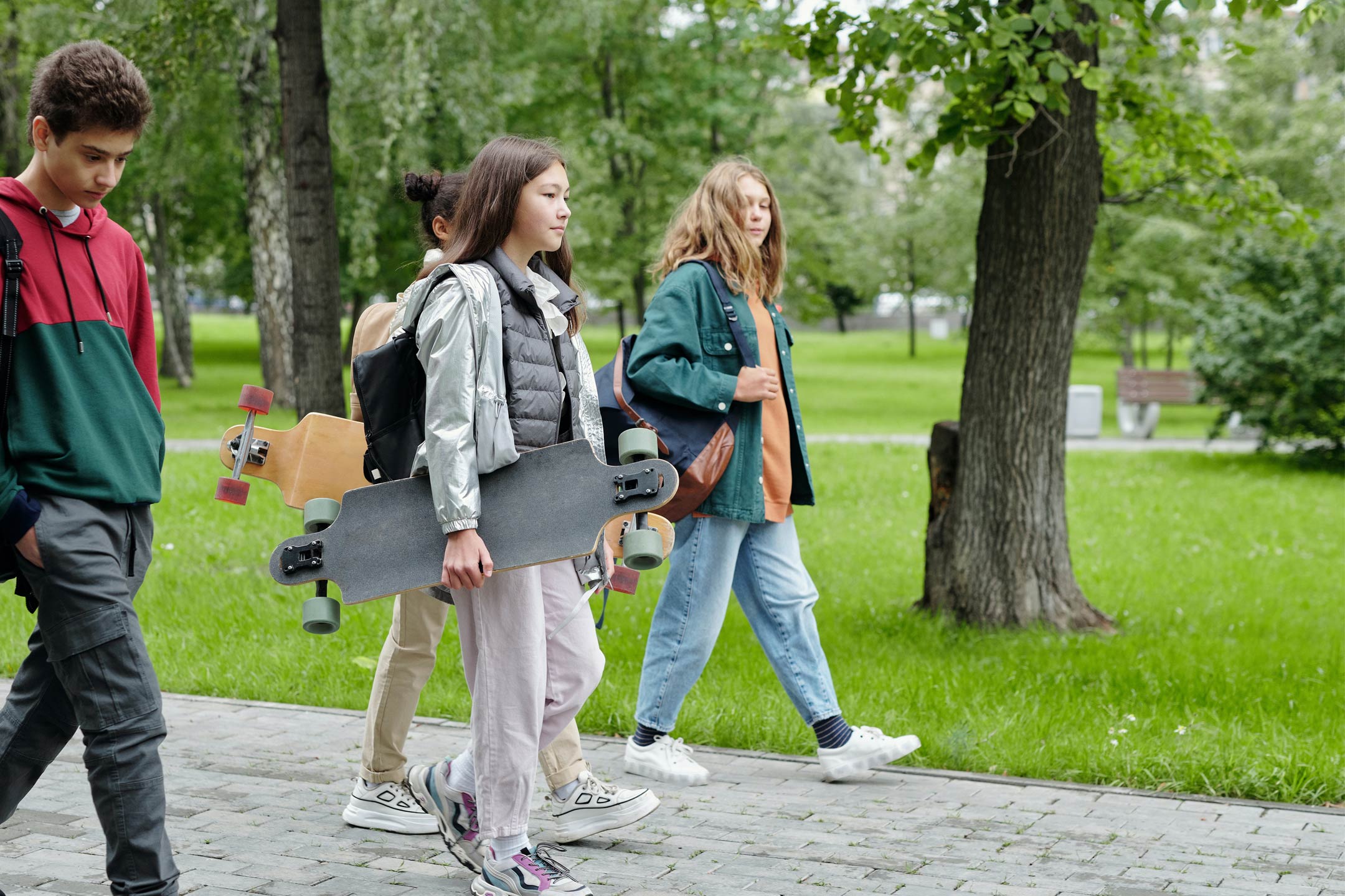 teens-casual-walking2160