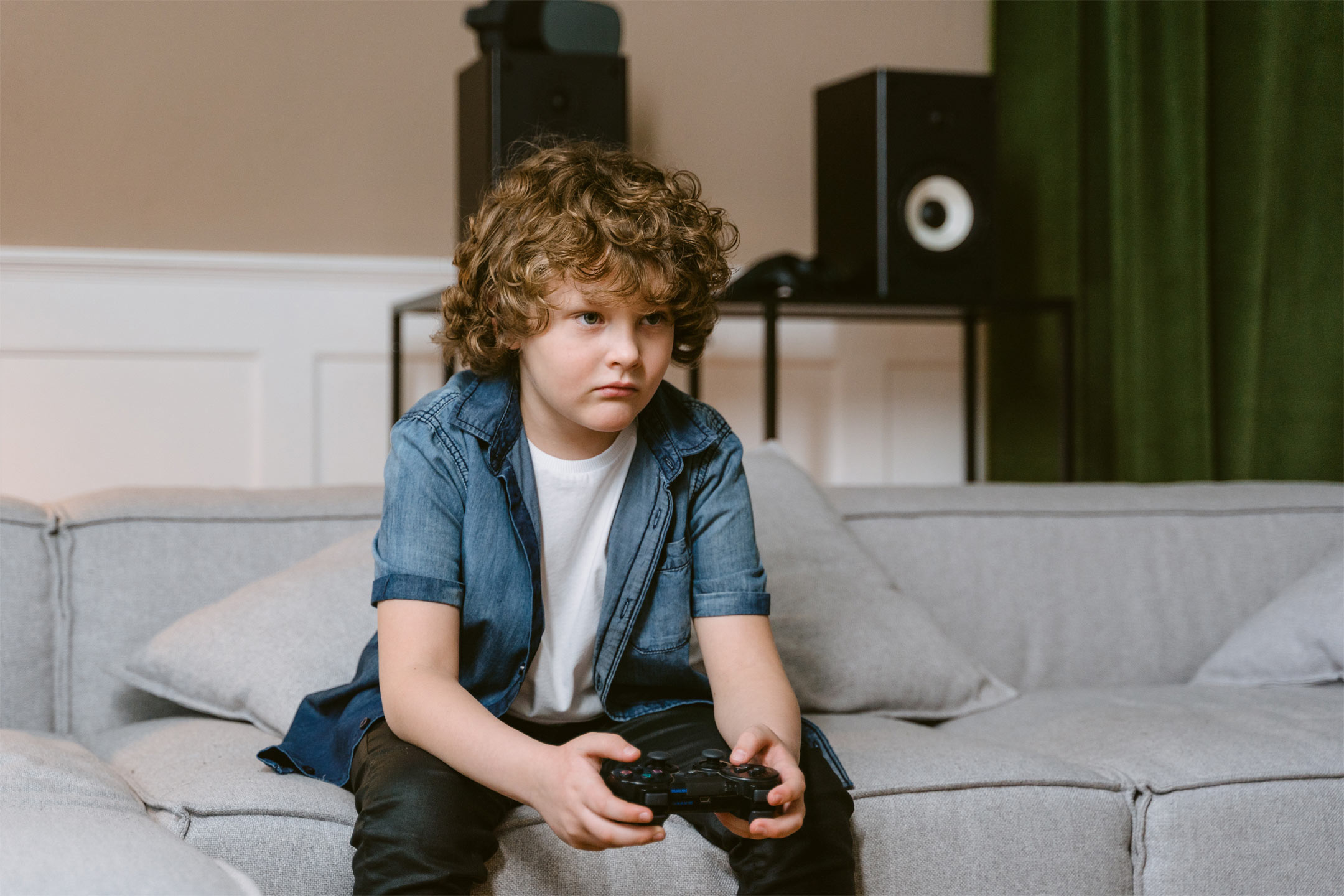 tween-boy-playing-video-game2160