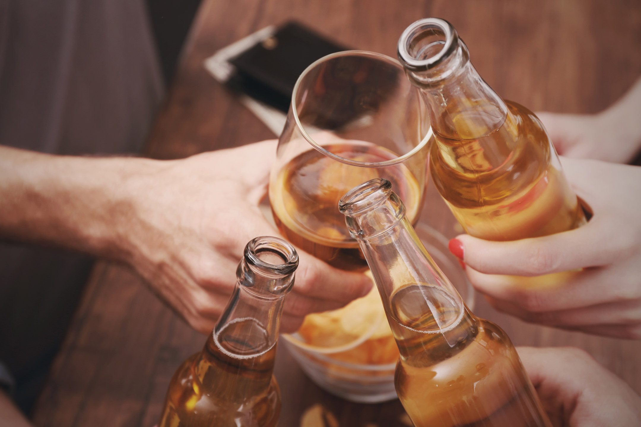 view-on-friends-having-alcohol2160