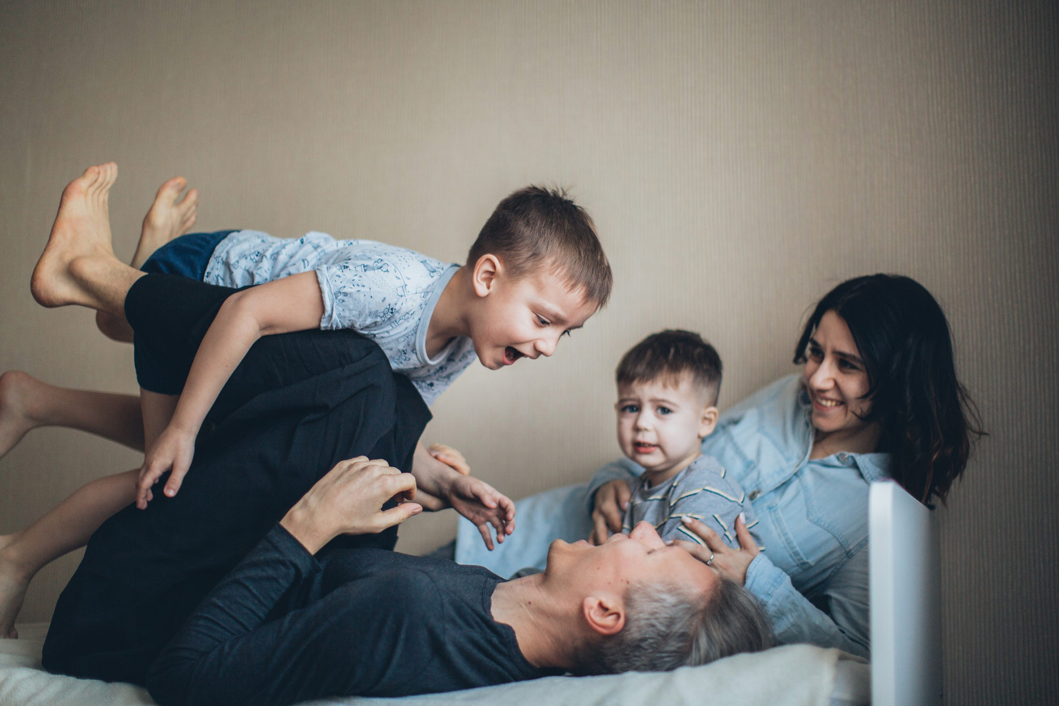 family-quality-time-at-home2160
