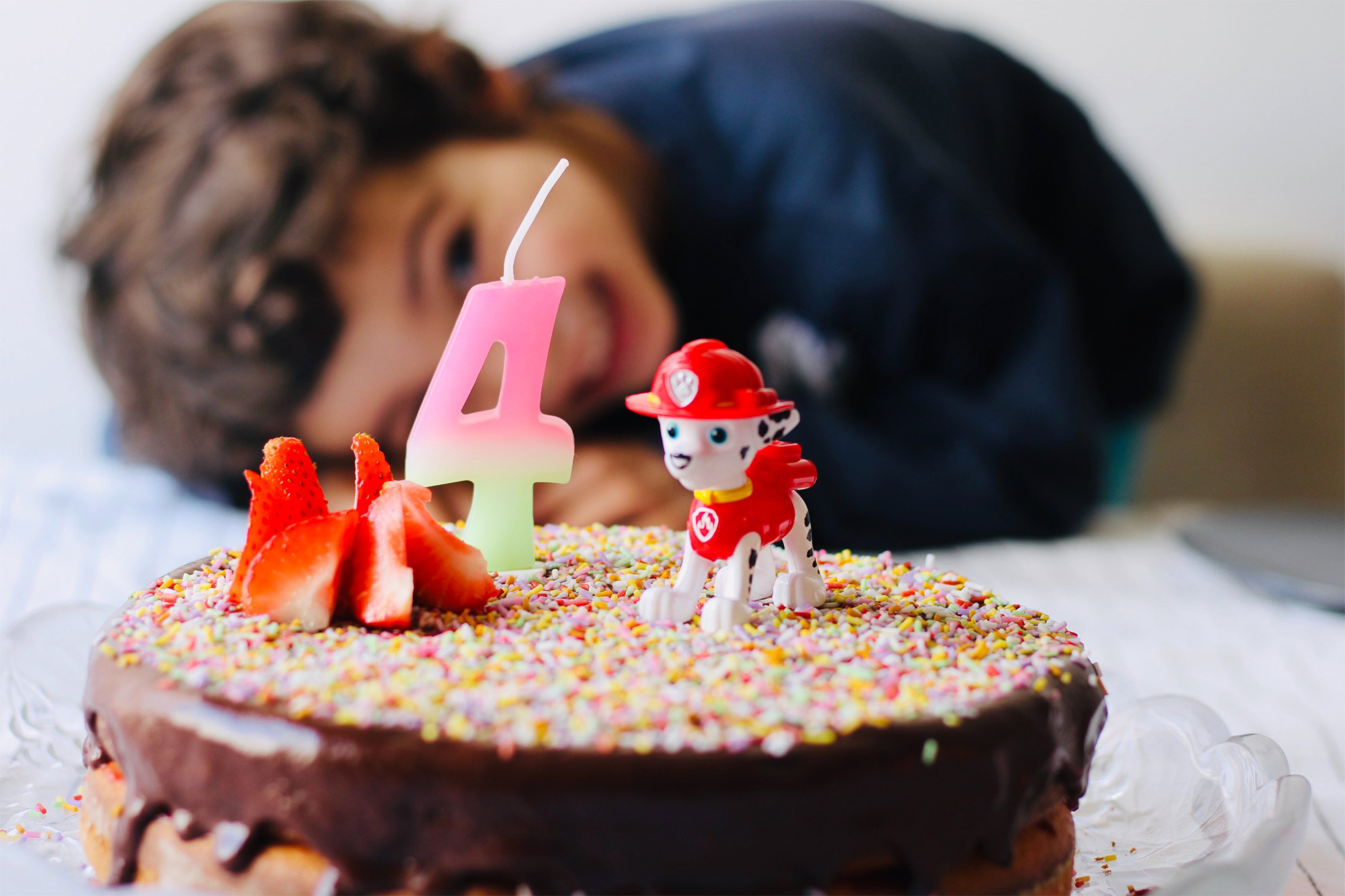 4yr-old-with-birthday-cake2160