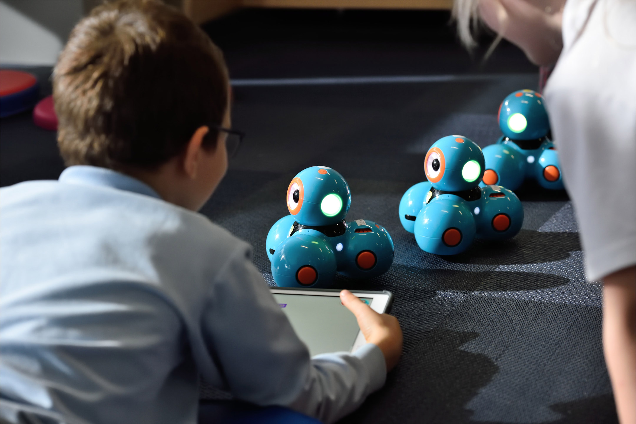 STEM-boy-with-robot-ducks2160