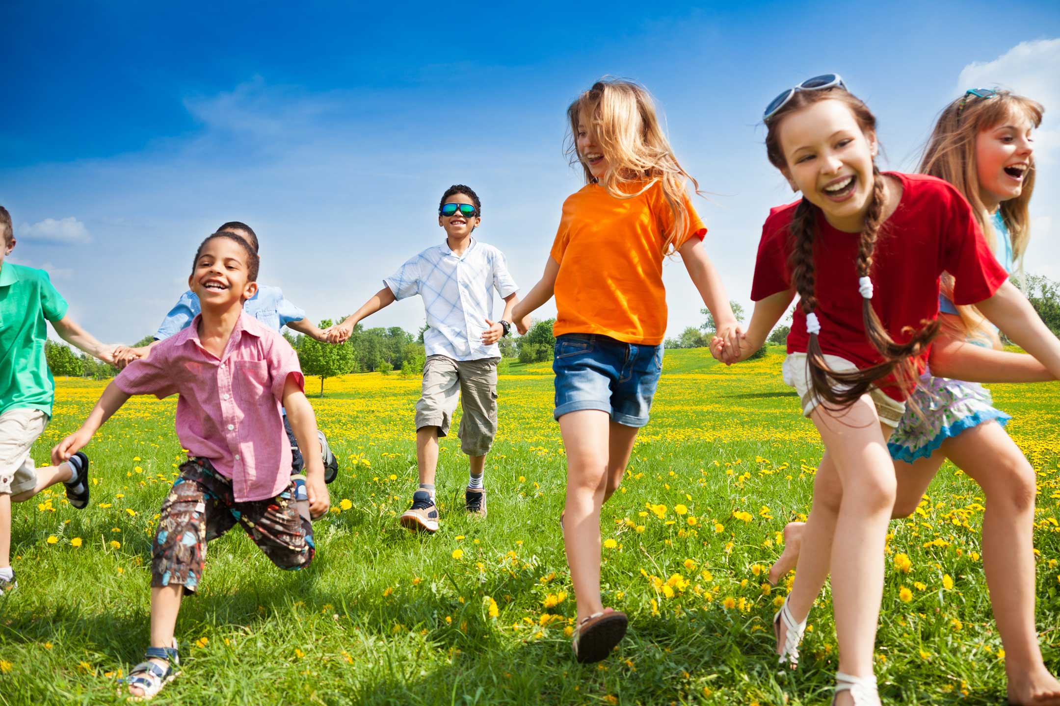 group-of-running-kids2160