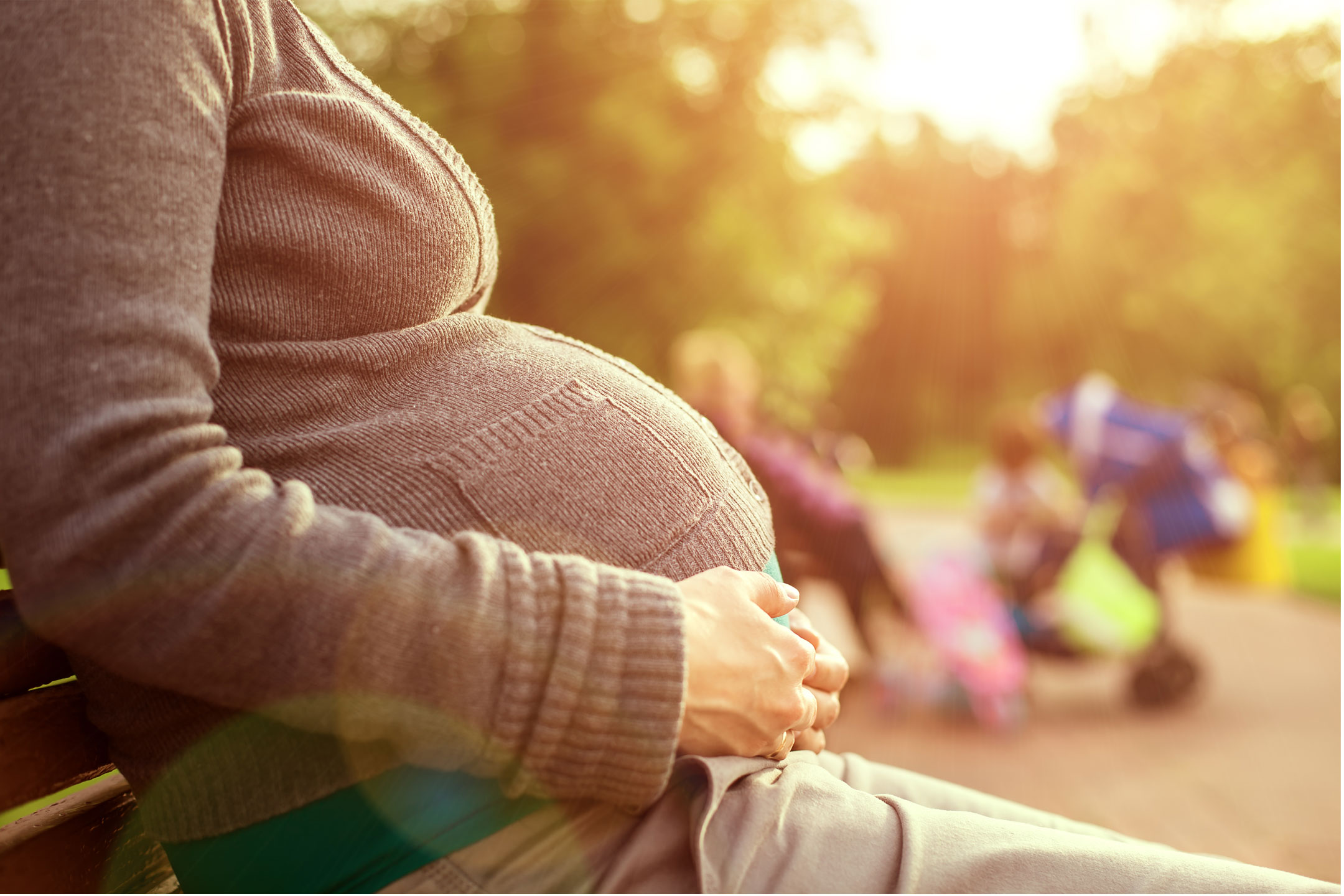 pregnant-lady-on-bench-with-kids2160