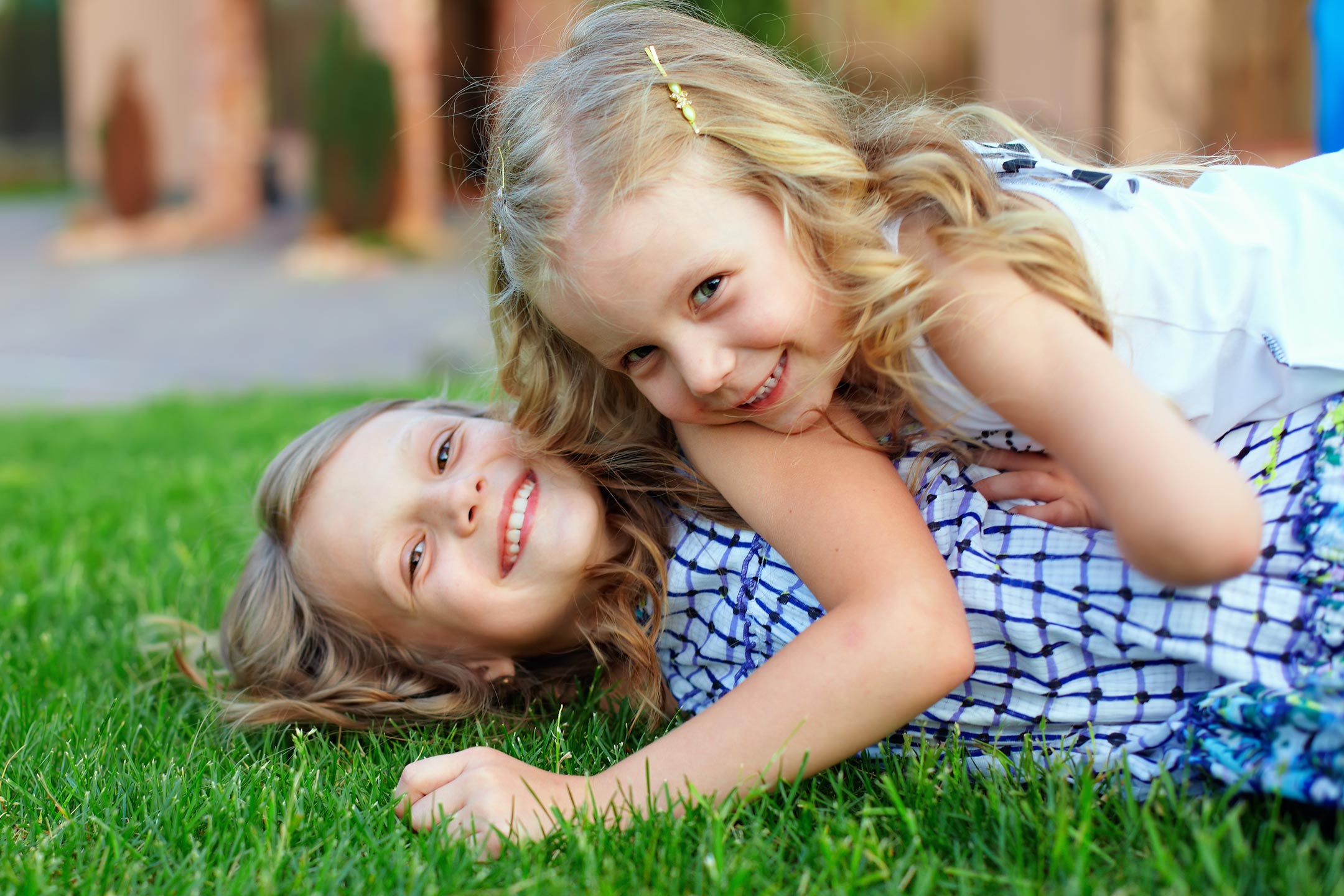 two-girls-stacked-on-grass2160