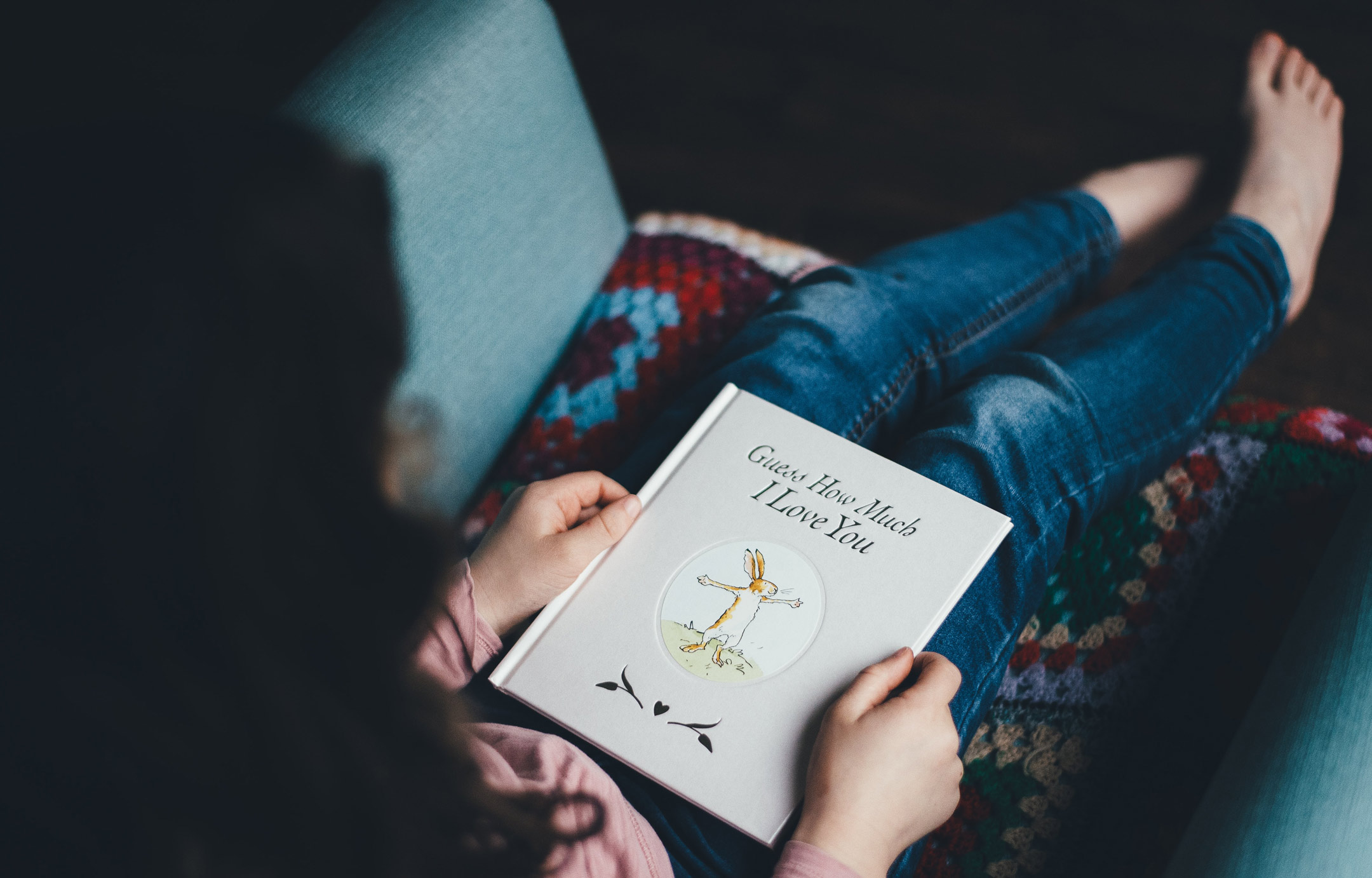 tween-girl-reading-i-love-you